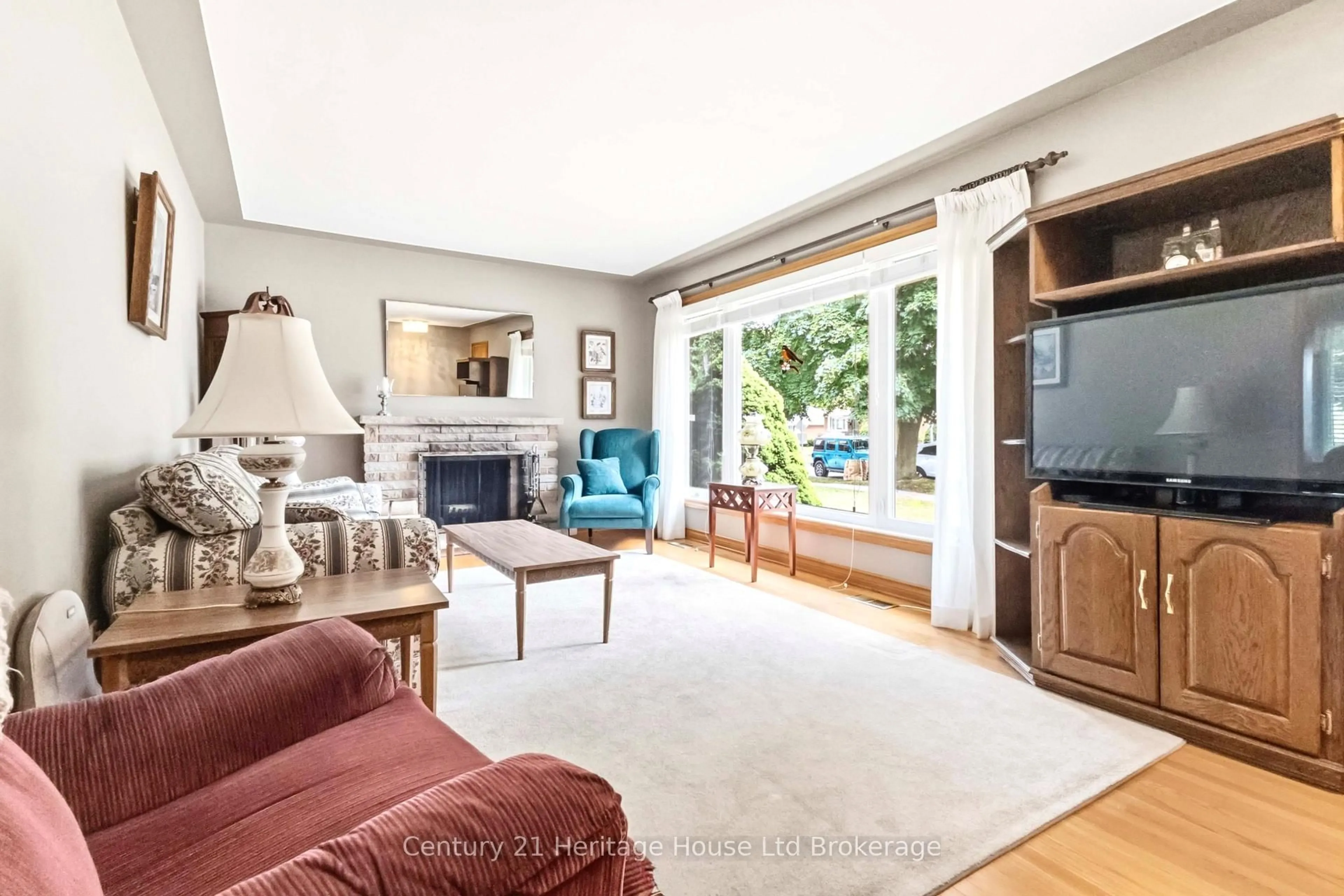 Living room with furniture, unknown for 26 Deveron Cres, London South Ontario N5Z 4B1