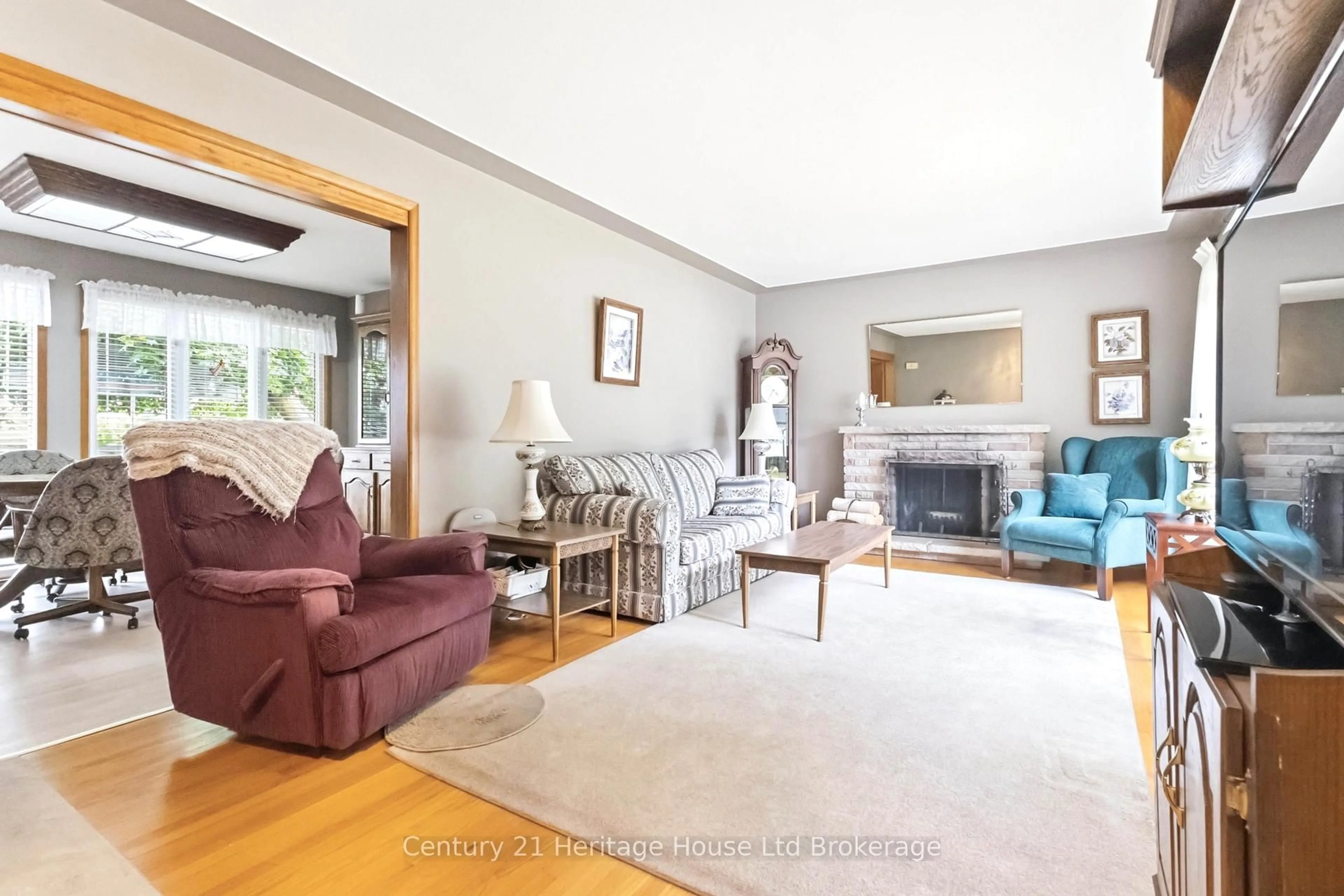 Living room with furniture, unknown for 26 Deveron Cres, London South Ontario N5Z 4B1