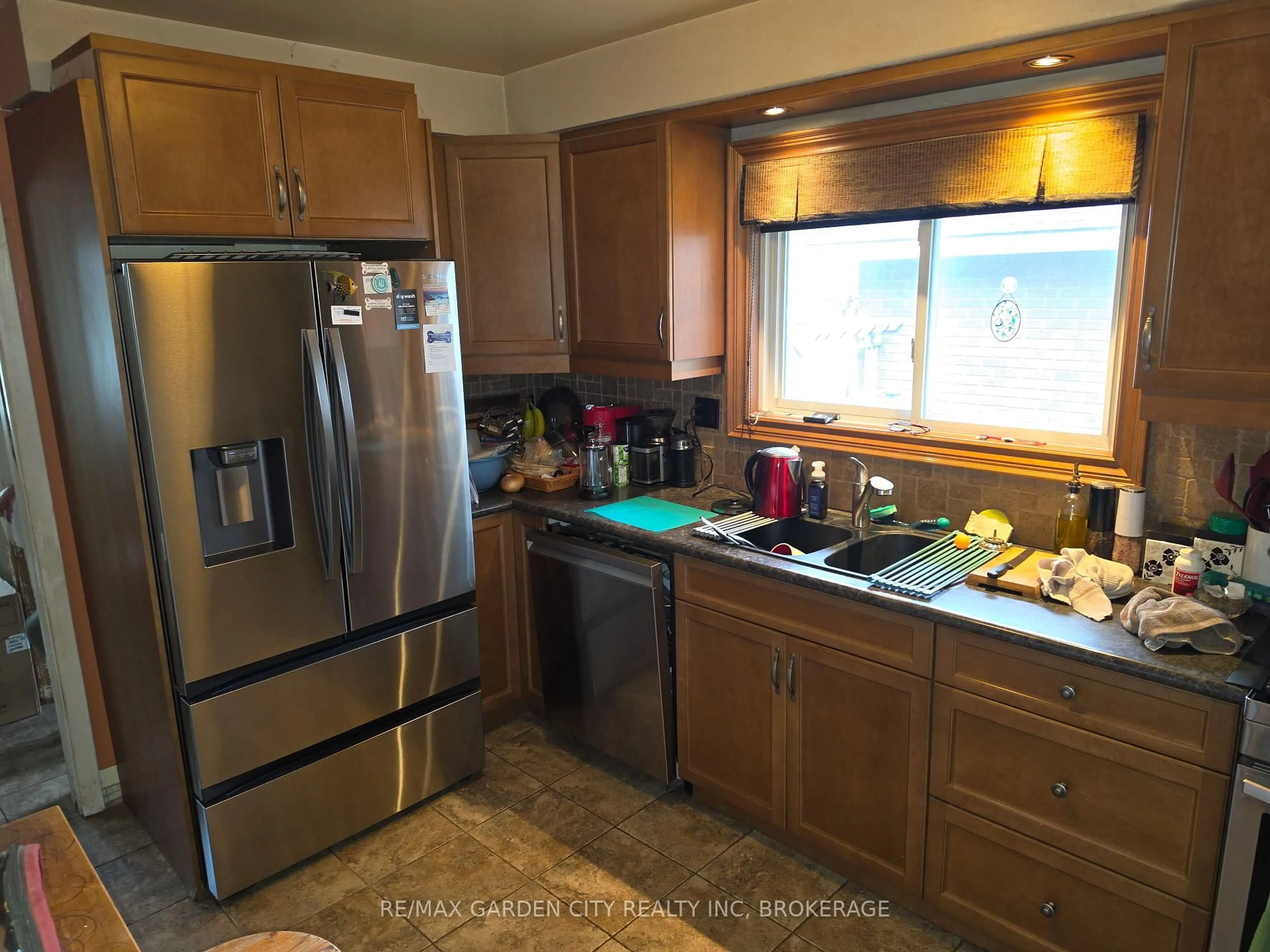 Standard kitchen, unknown for 49 Ursula Ave, St. Catharines Ontario L2T 1T2