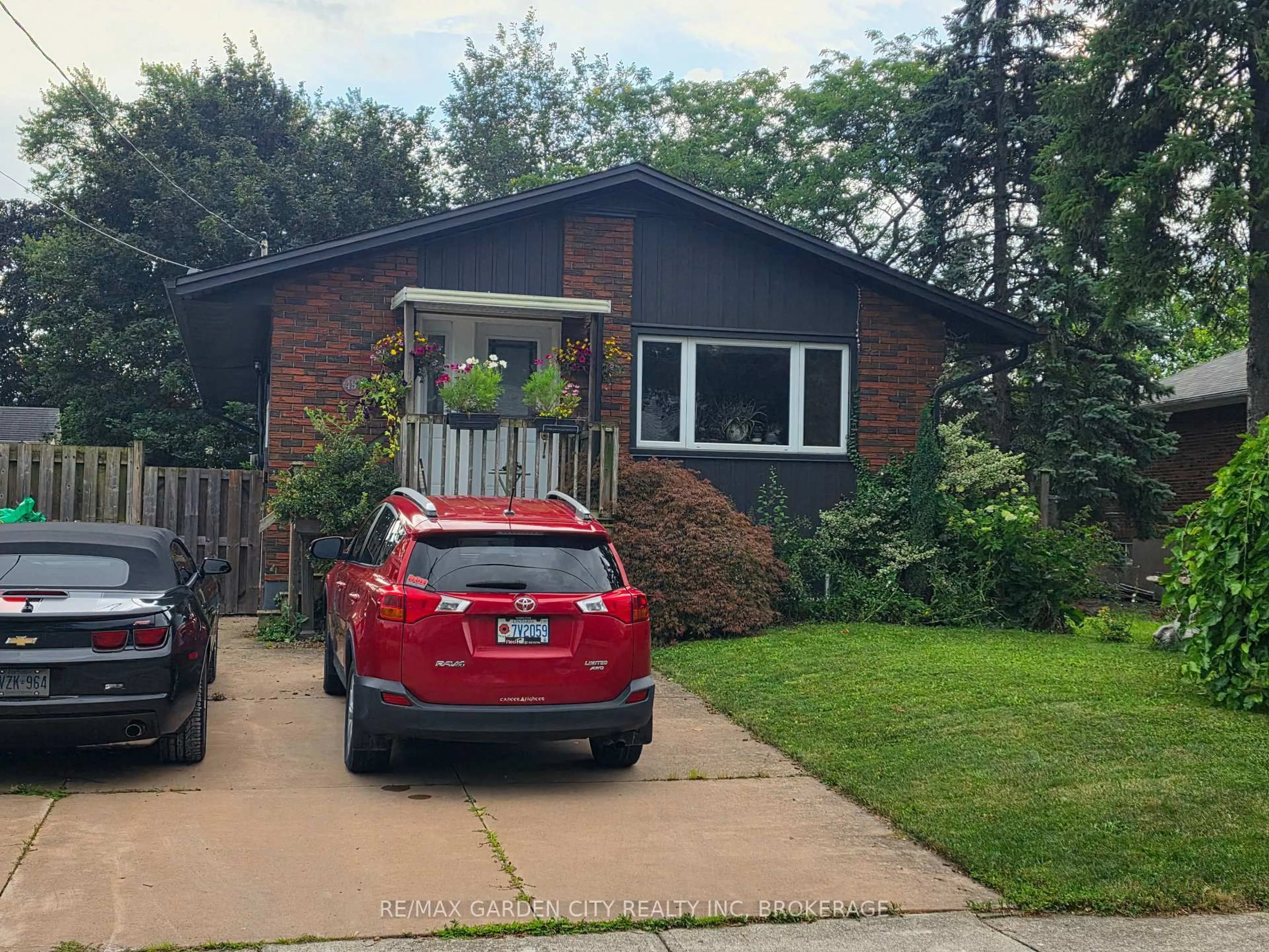 Shed for 49 Ursula Ave, St. Catharines Ontario L2T 1T2