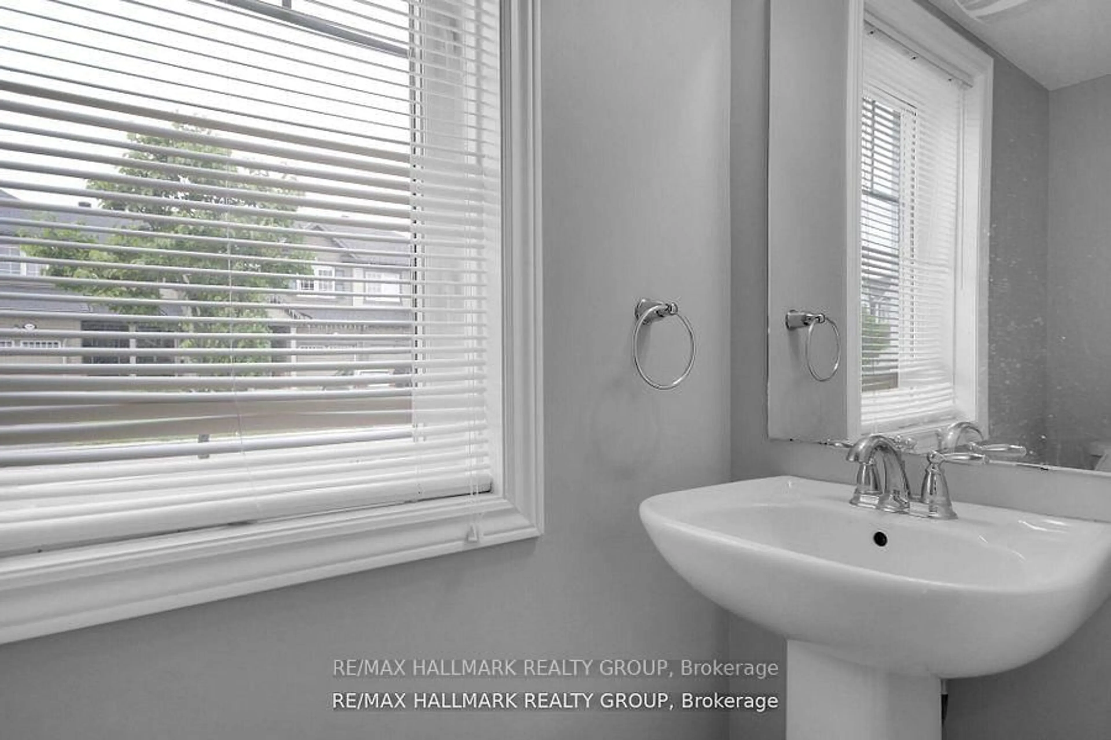 Contemporary bathroom, unknown for 41 Maroma St, Ottawa Ontario K4A 1A3