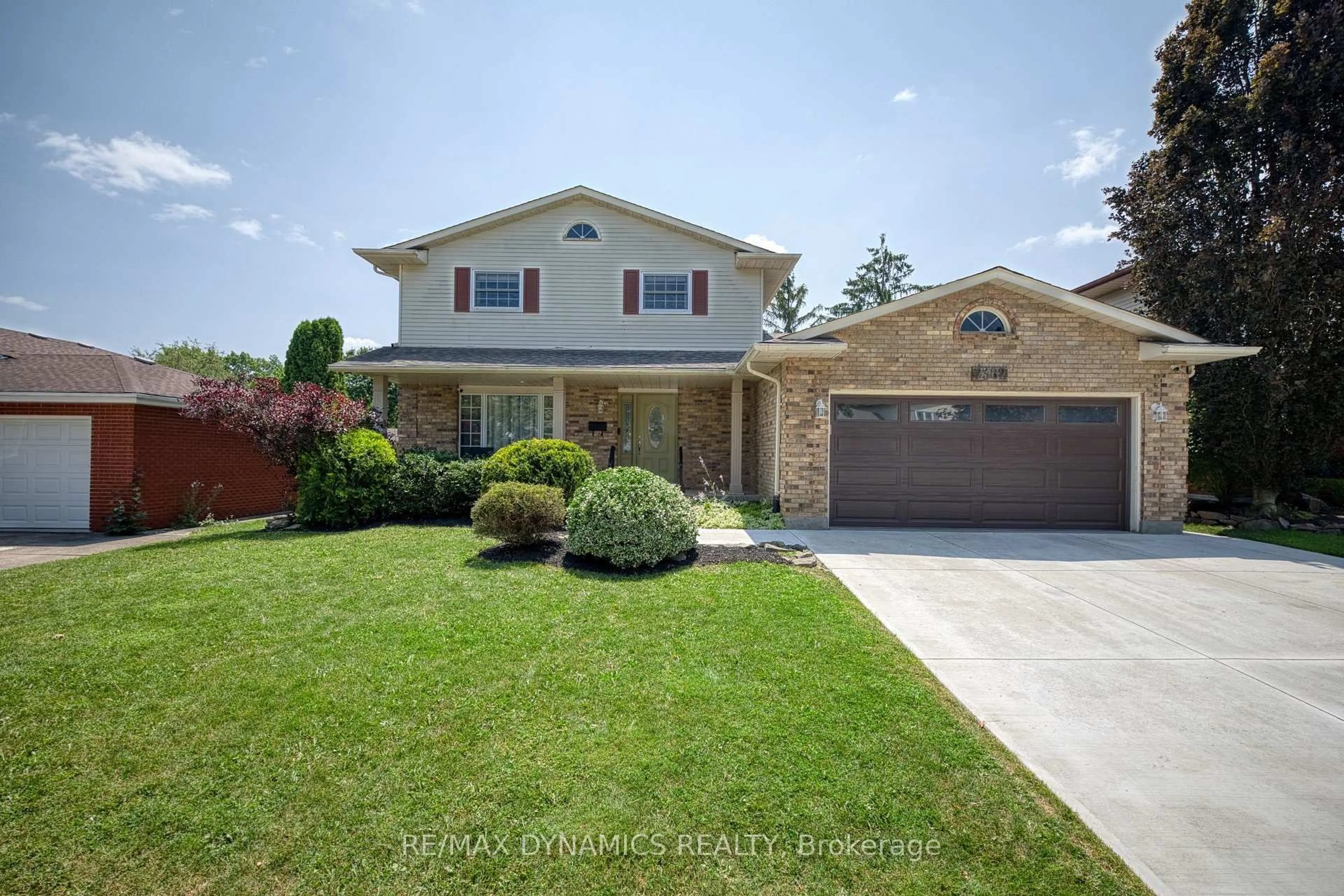 Home with brick exterior material, street for 7362 Woodgate St, Niagara Falls Ontario L2J 3Z6