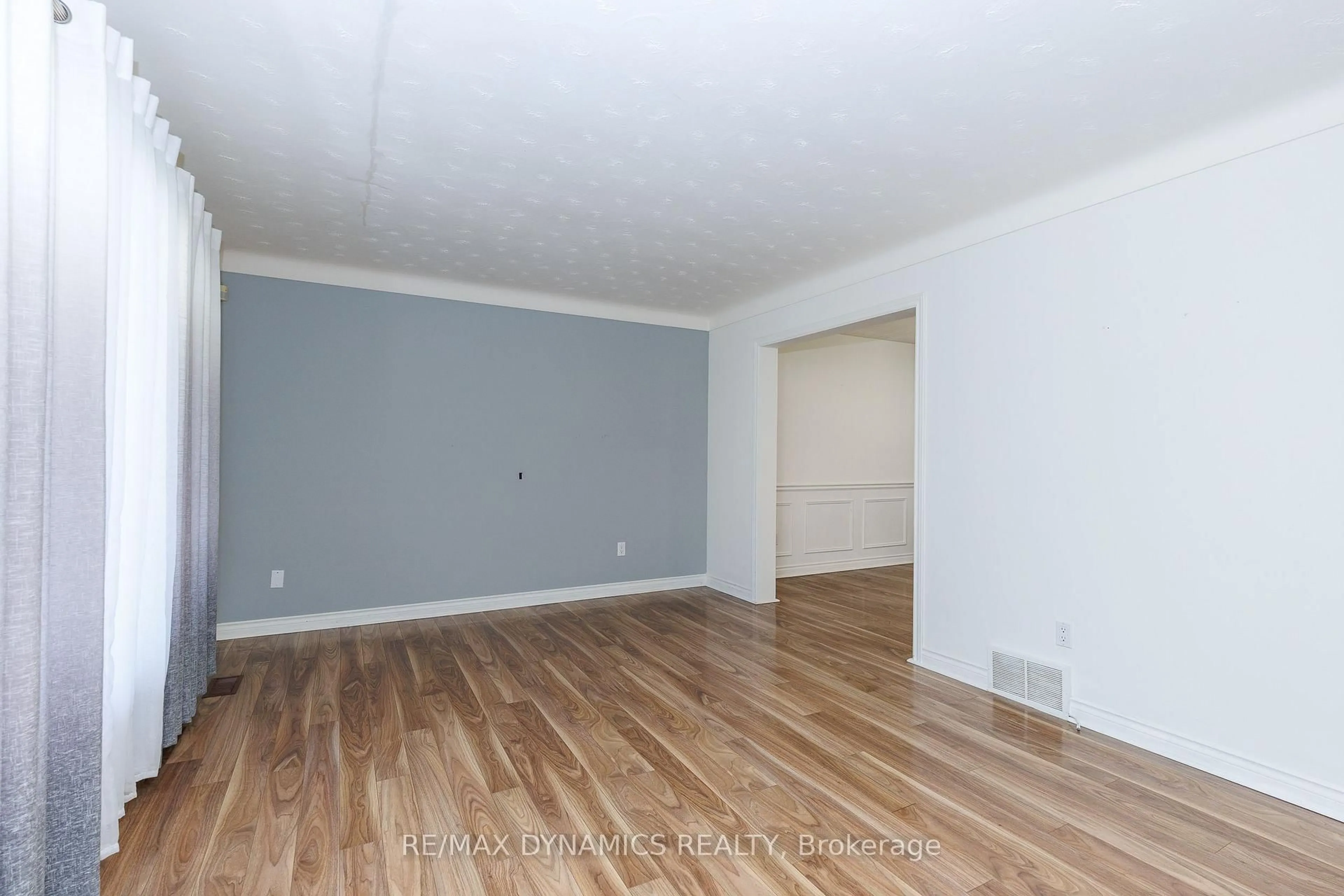 A pic of a room for 7362 Woodgate St, Niagara Falls Ontario L2J 3Z6