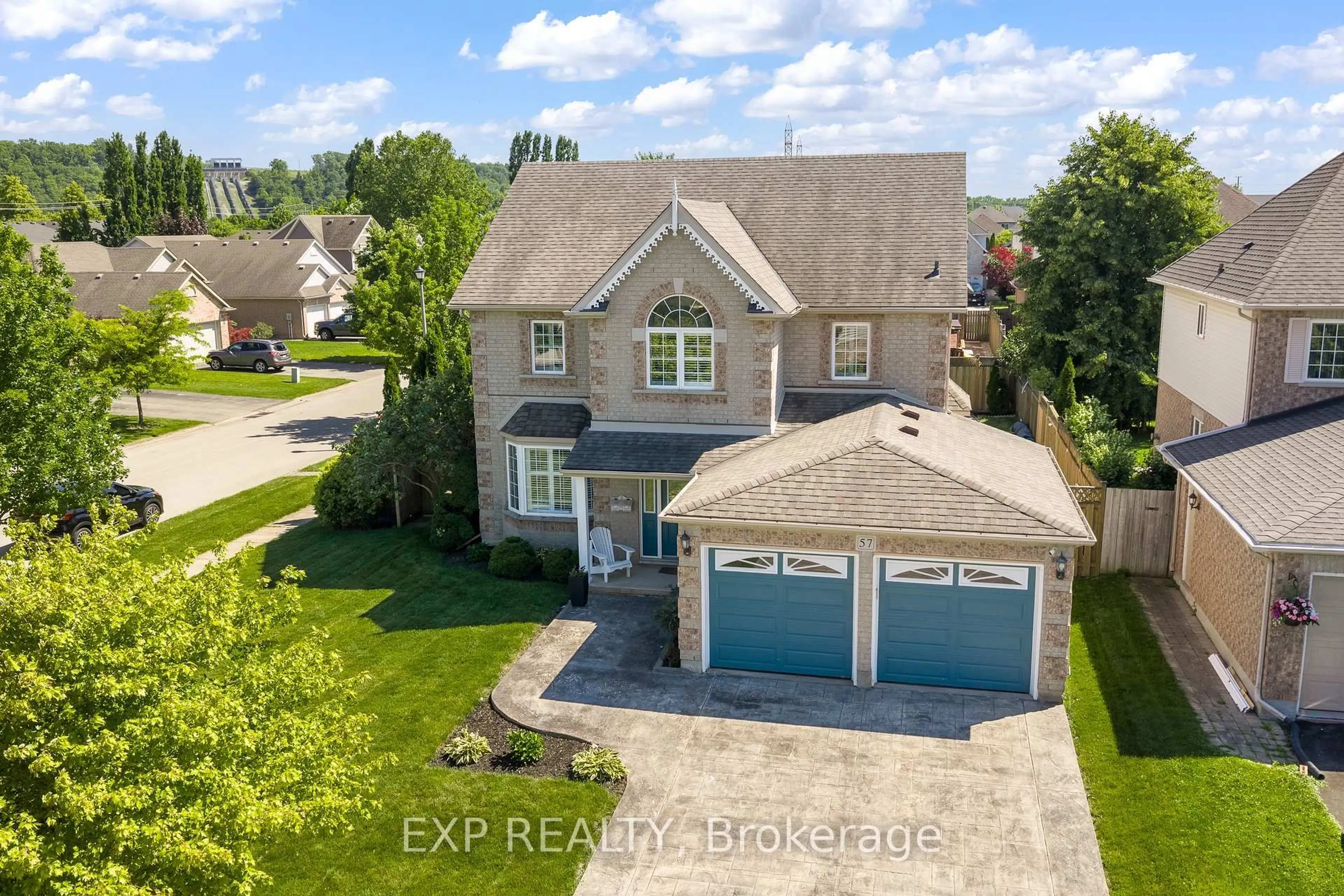 A pic from outside/outdoor area/front of a property/back of a property/a pic from drone, street for 57 Goodman Cres, St. Catharines Ontario L2S 3Z5