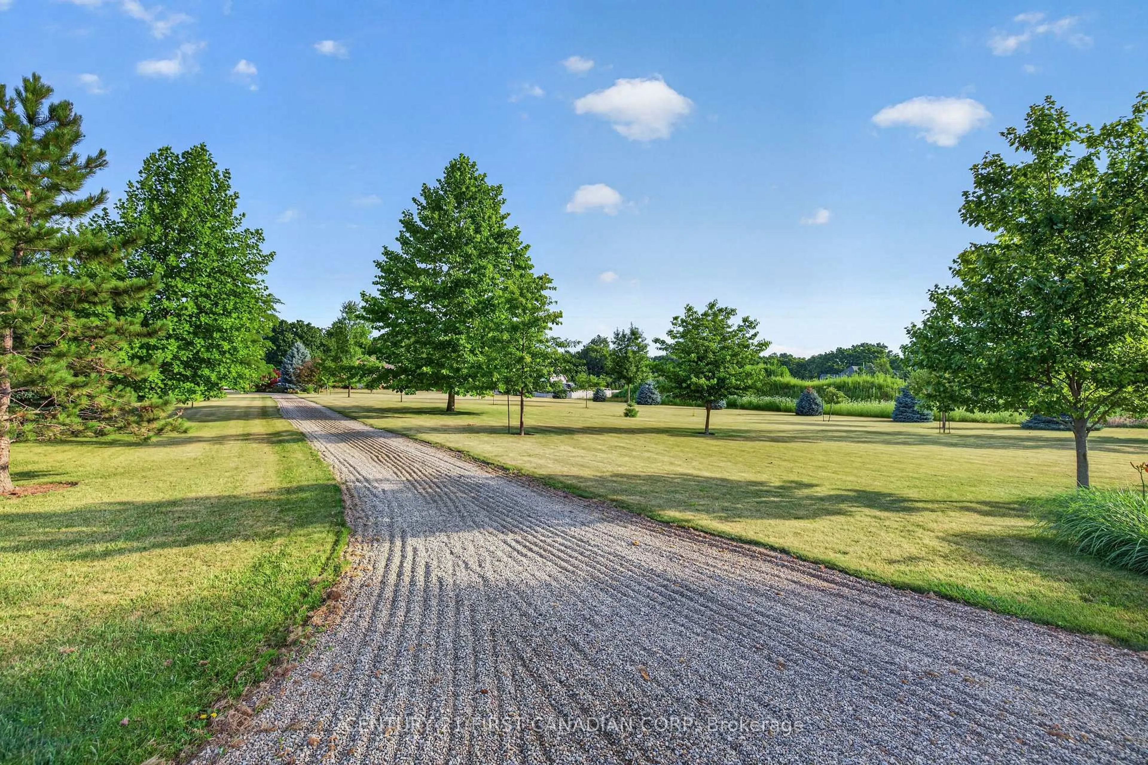 A pic from outside/outdoor area/front of a property/back of a property/a pic from drone, unknown for 10965 River Line, Chatham-Kent Ontario N7M 5J4