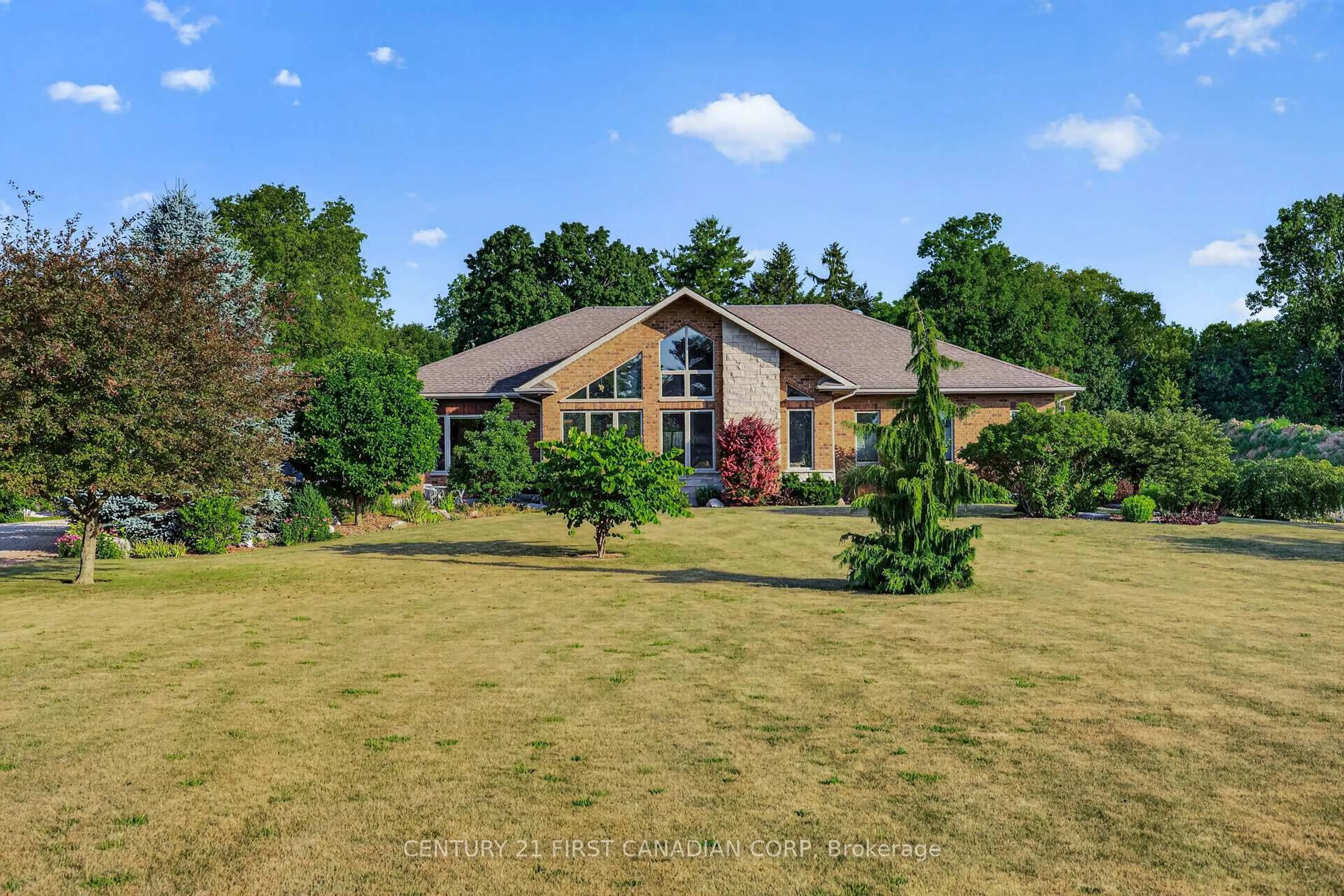 A pic from outside/outdoor area/front of a property/back of a property/a pic from drone, unknown for 10965 River Line, Chatham-Kent Ontario N7M 5J4