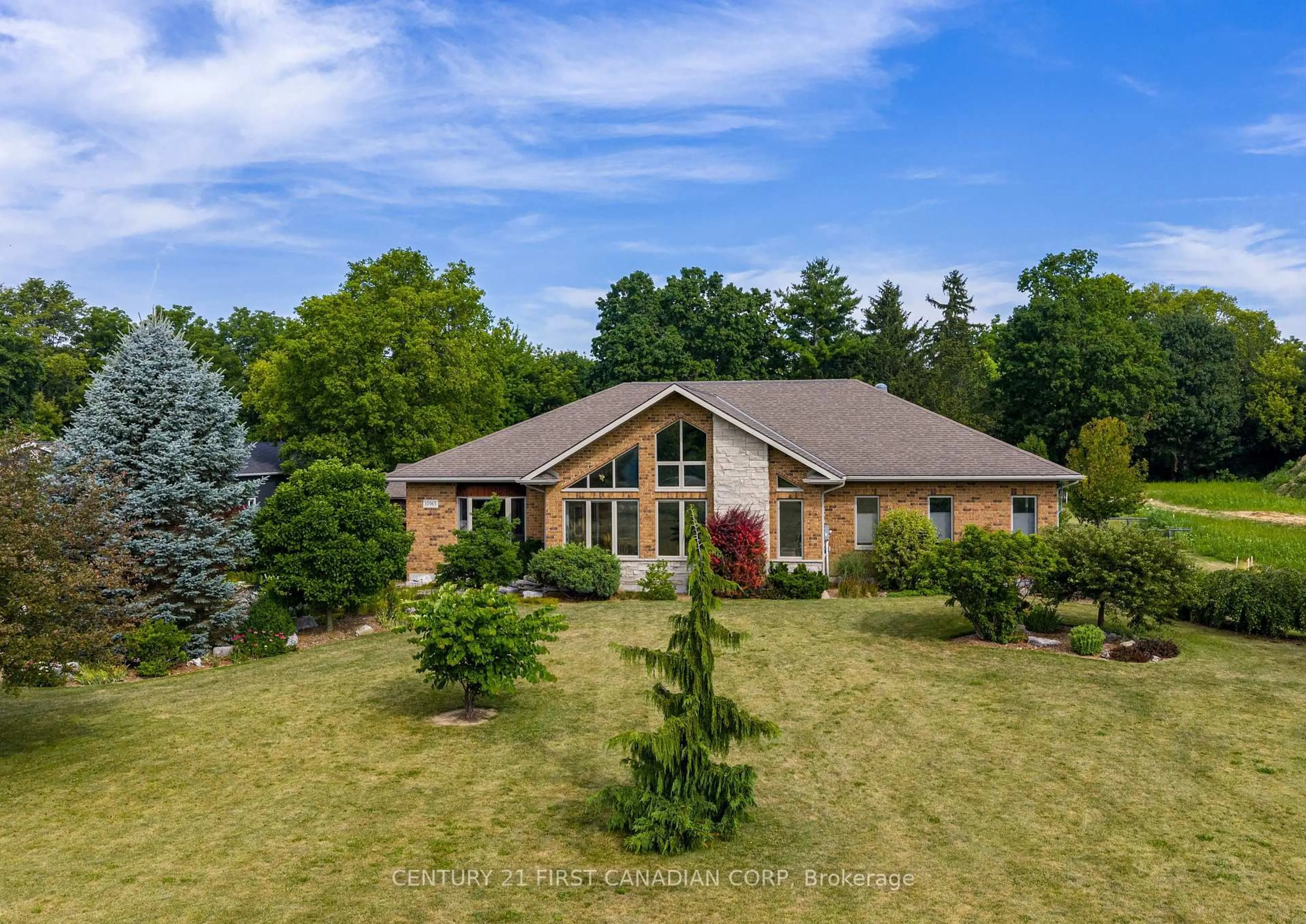 A pic from outside/outdoor area/front of a property/back of a property/a pic from drone, unknown for 10965 River Line, Chatham-Kent Ontario N7M 5J4
