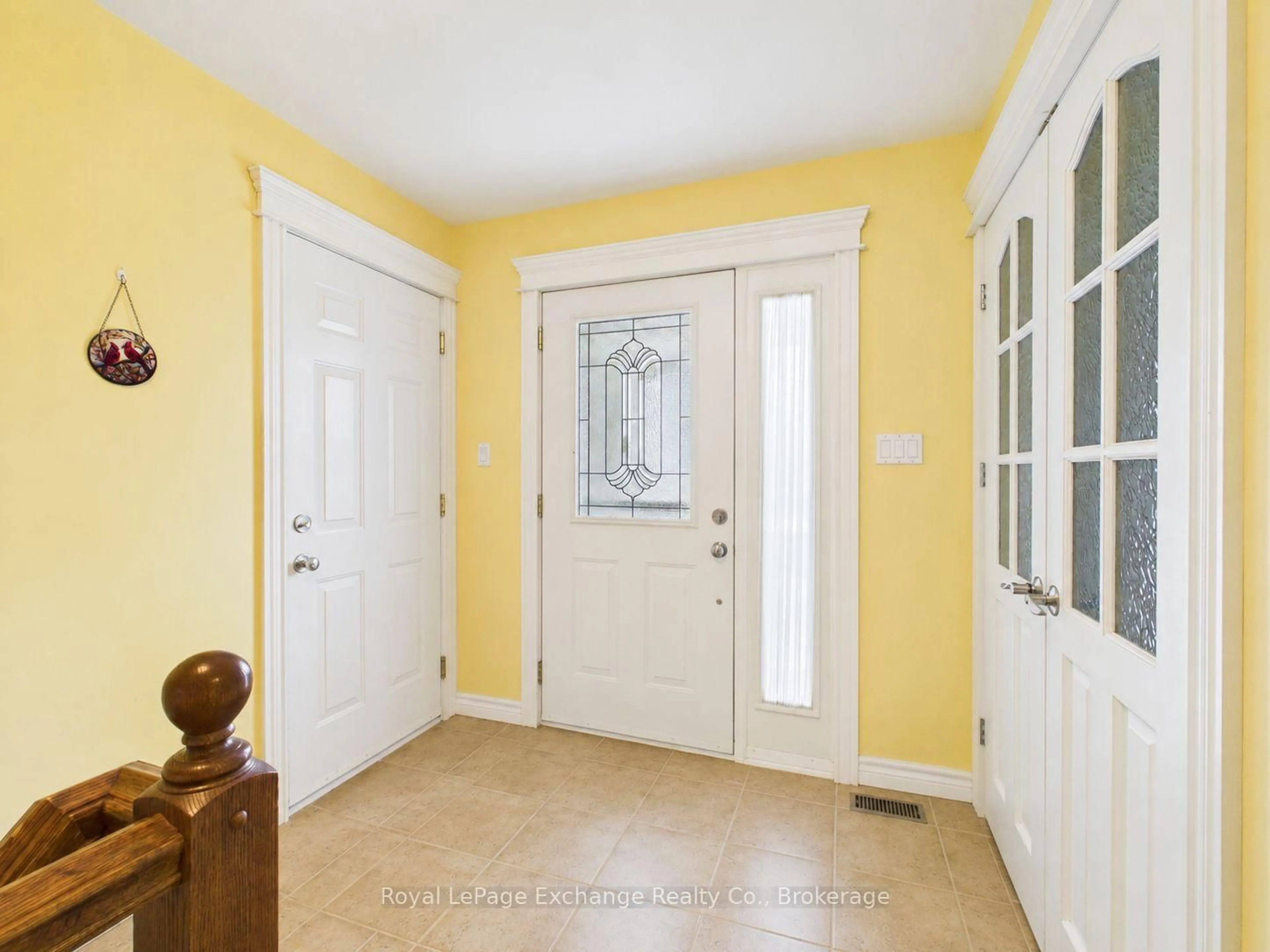 Indoor entryway for 651 Pipers Crt, Kincardine Ontario N2Z 0A1