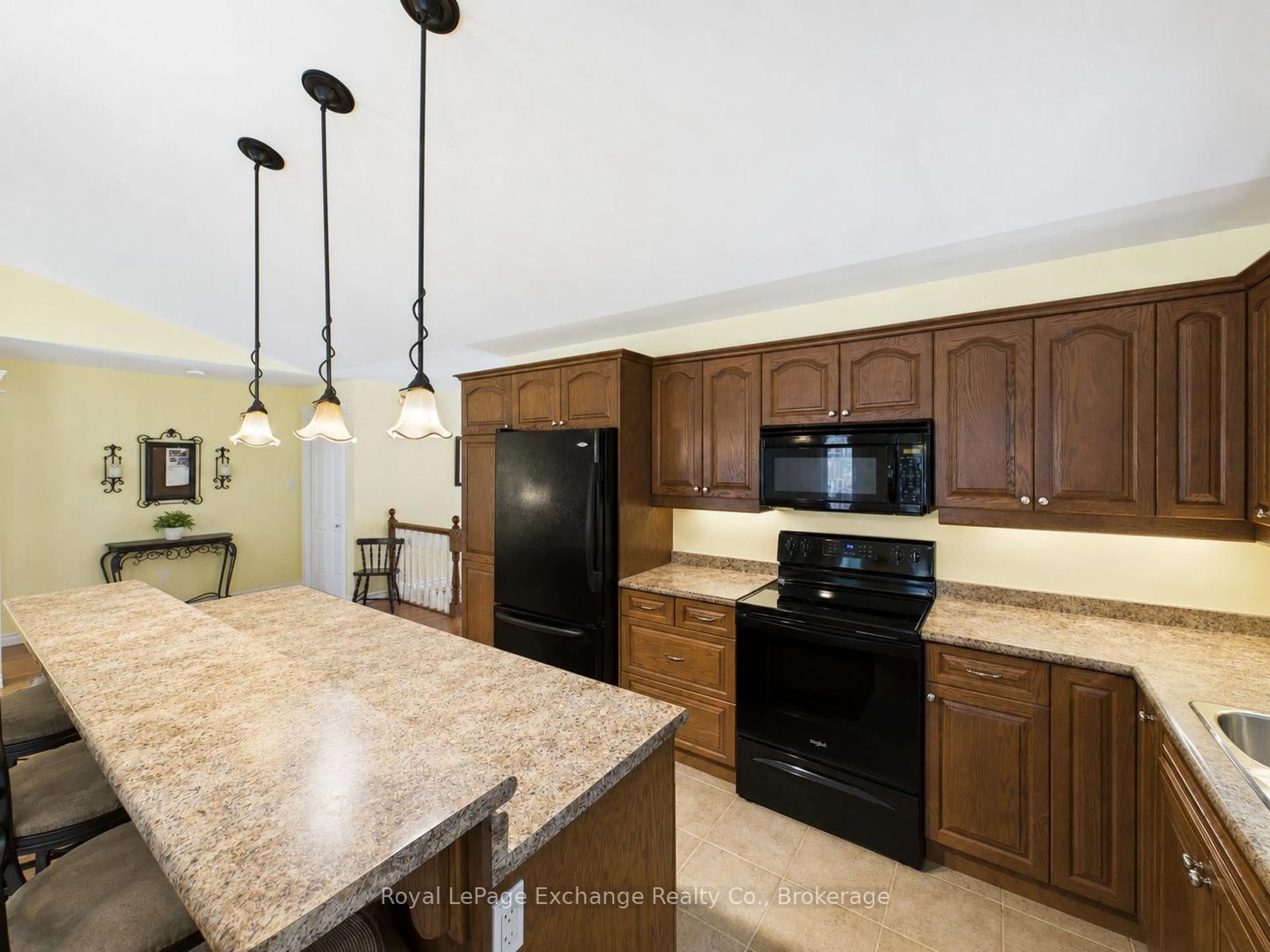 Open concept kitchen, ceramic/tile floor for 651 Pipers Crt, Kincardine Ontario N2Z 0A1