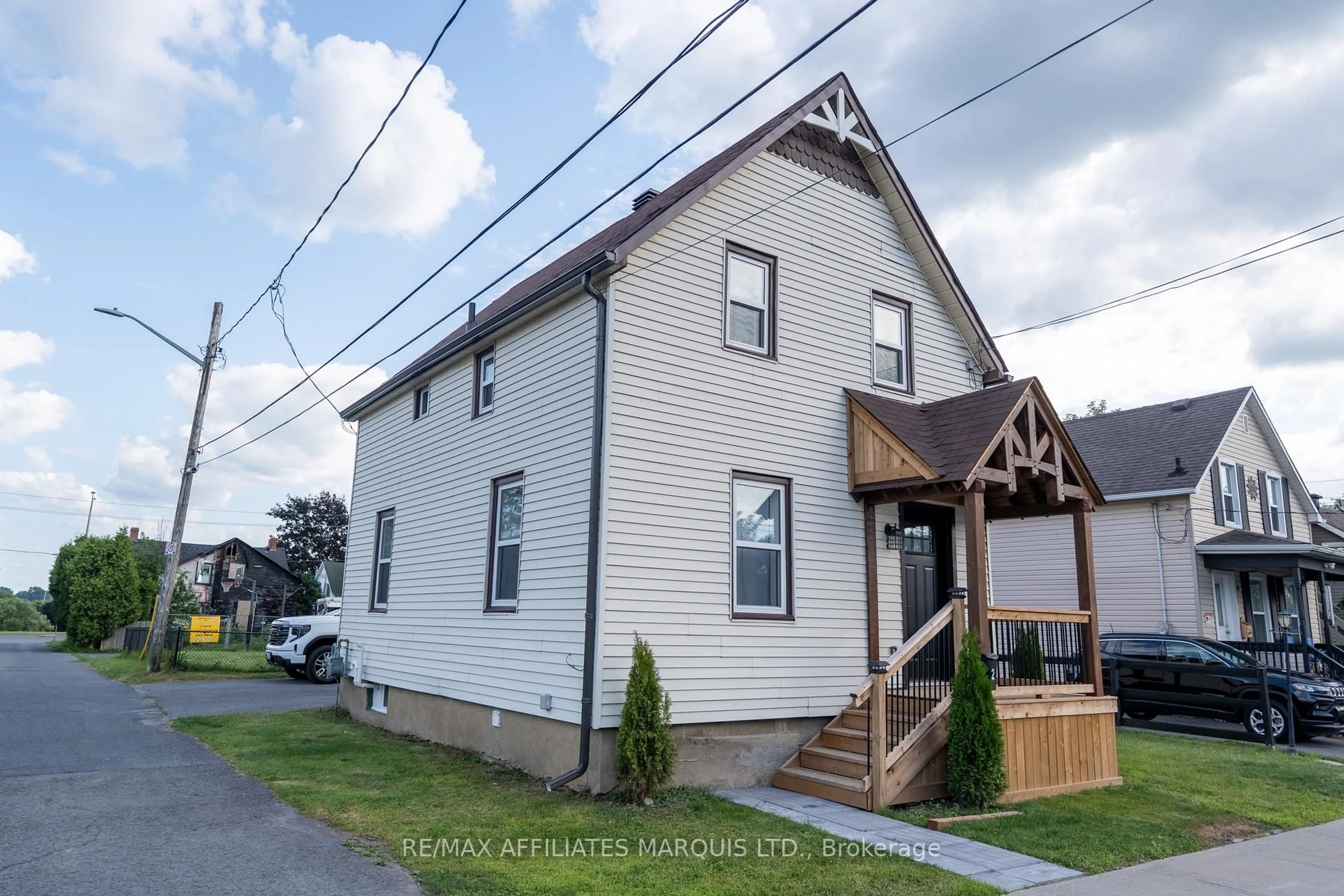 Unknown for 2 Whitehead Ave, Cornwall Ontario K6J 1B1