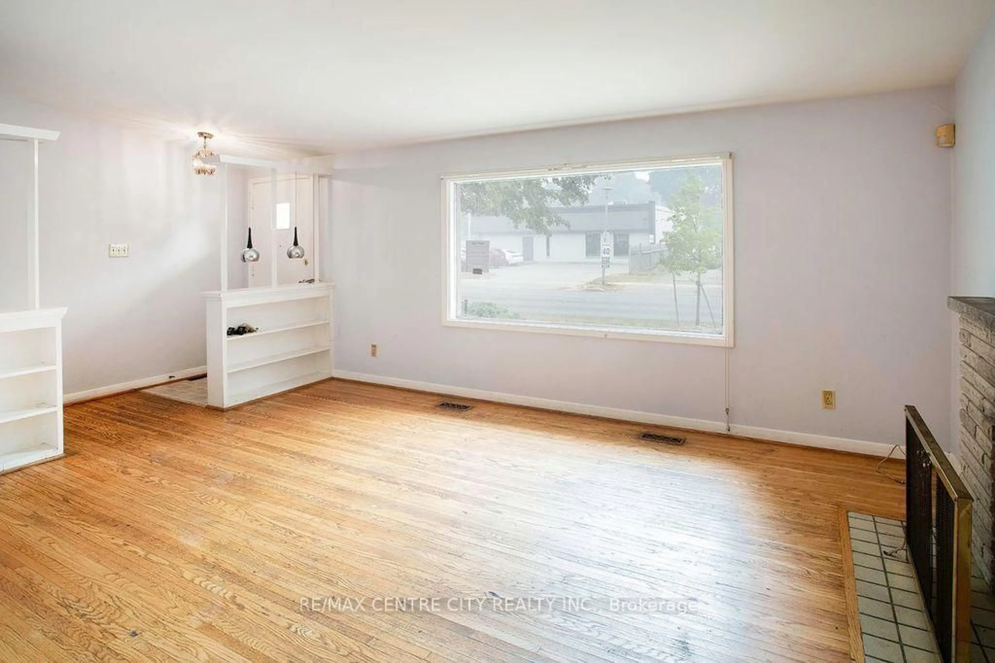 A pic of a room for 1326 Fuller St, London East Ontario N5Y 4R2