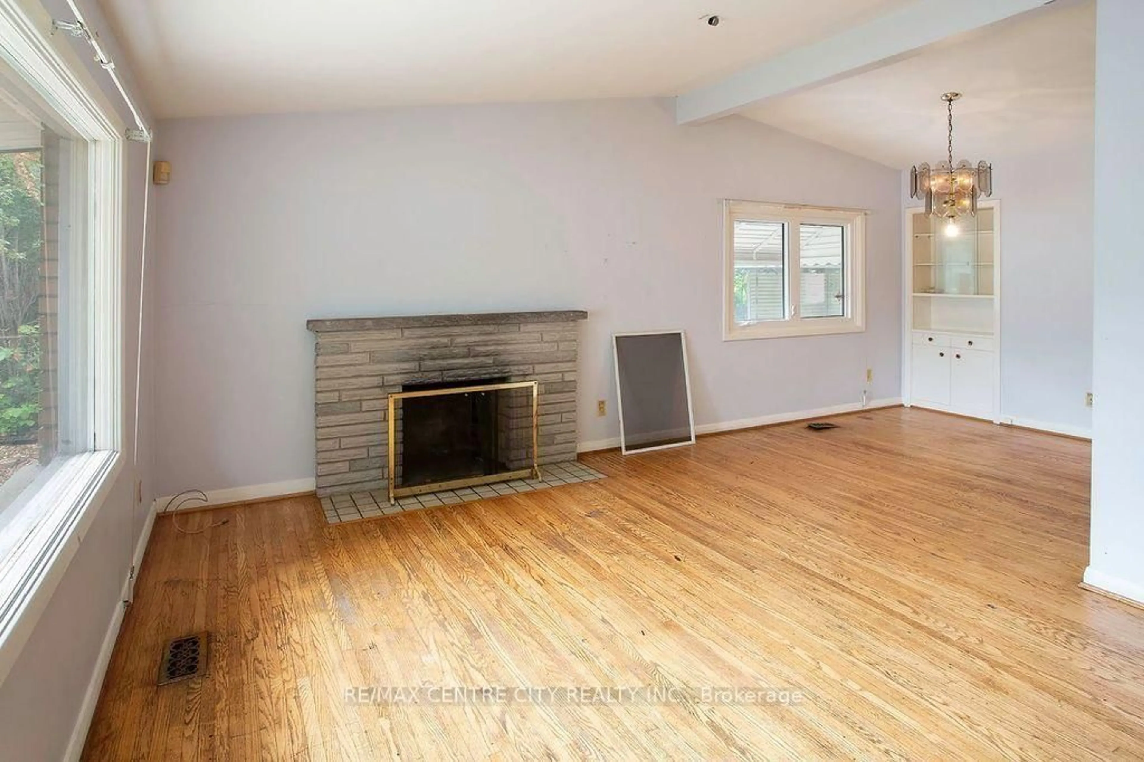 A pic of a room for 1326 Fuller St, London East Ontario N5Y 4R2