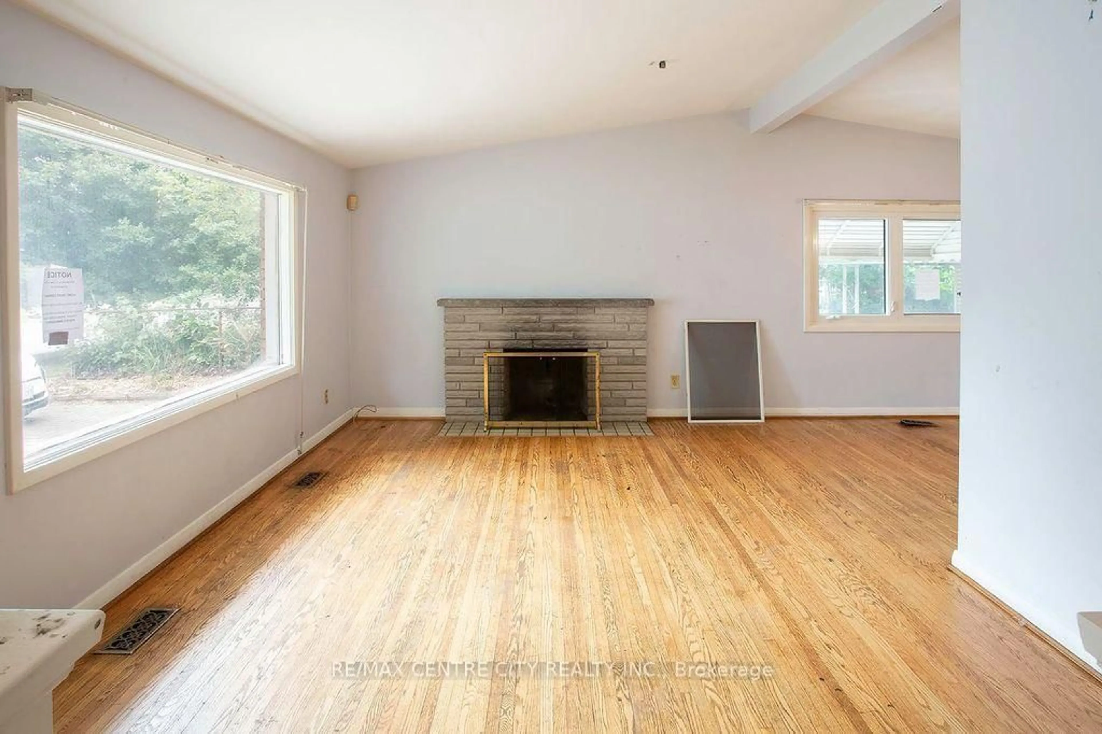 A pic of a room for 1326 Fuller St, London East Ontario N5Y 4R2