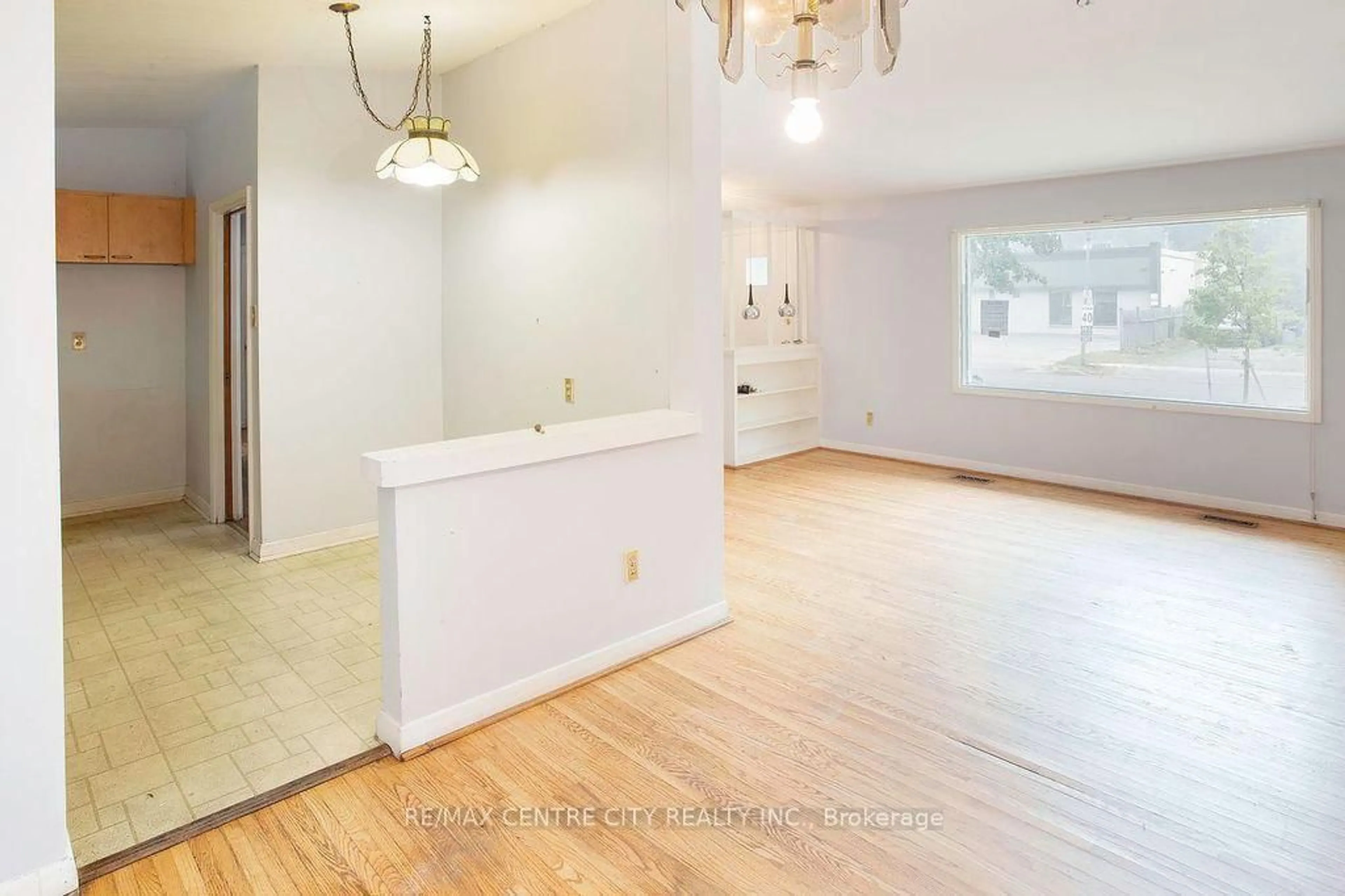 Unknown for 1326 Fuller St, London East Ontario N5Y 4R2
