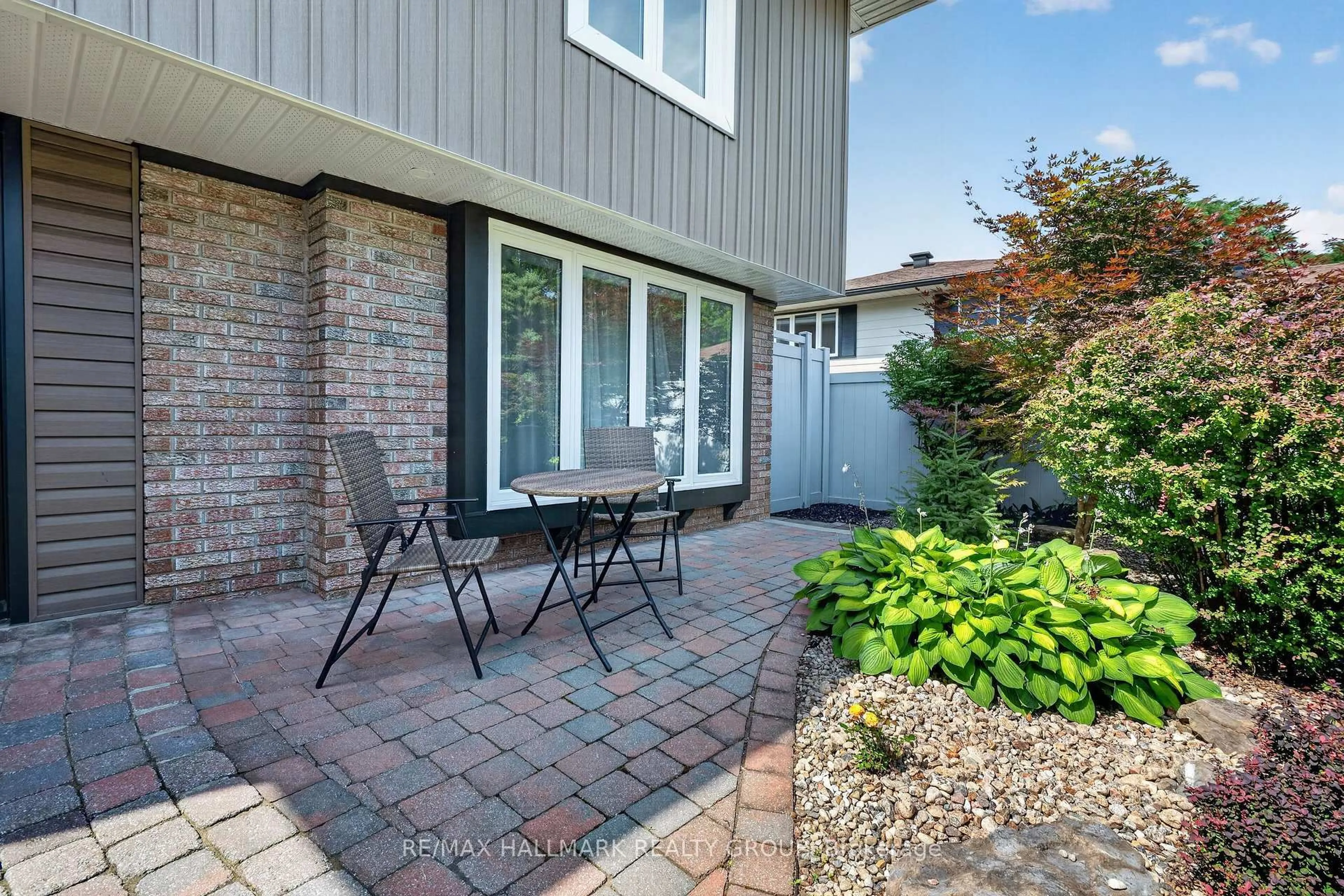 Patio, street for 4 Claret Crt, Ottawa Ontario K1V 9C4