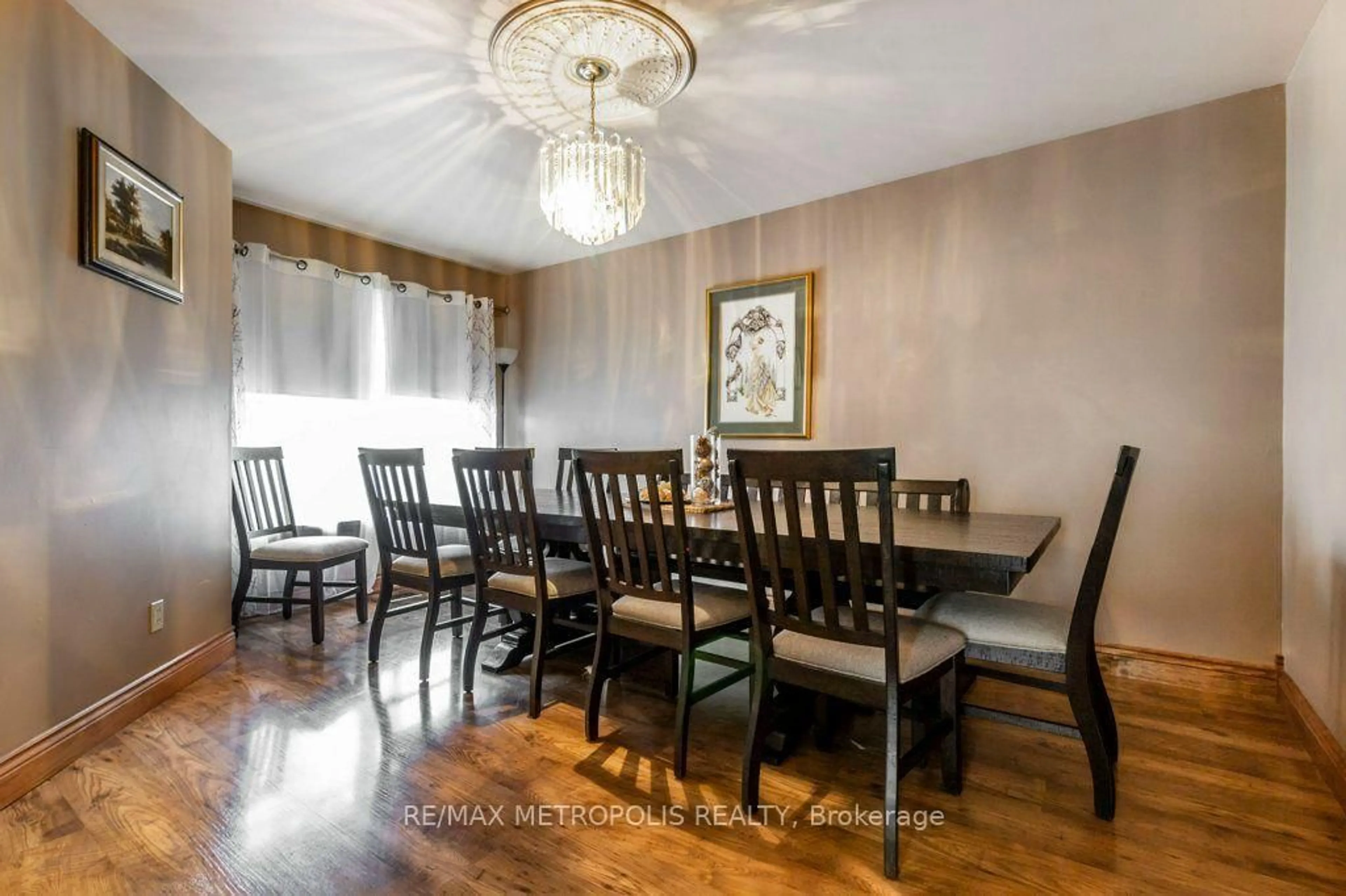 Dining room, wood/laminate floor for 269 Burnett Ave, Cambridge Ontario N1T 1E8