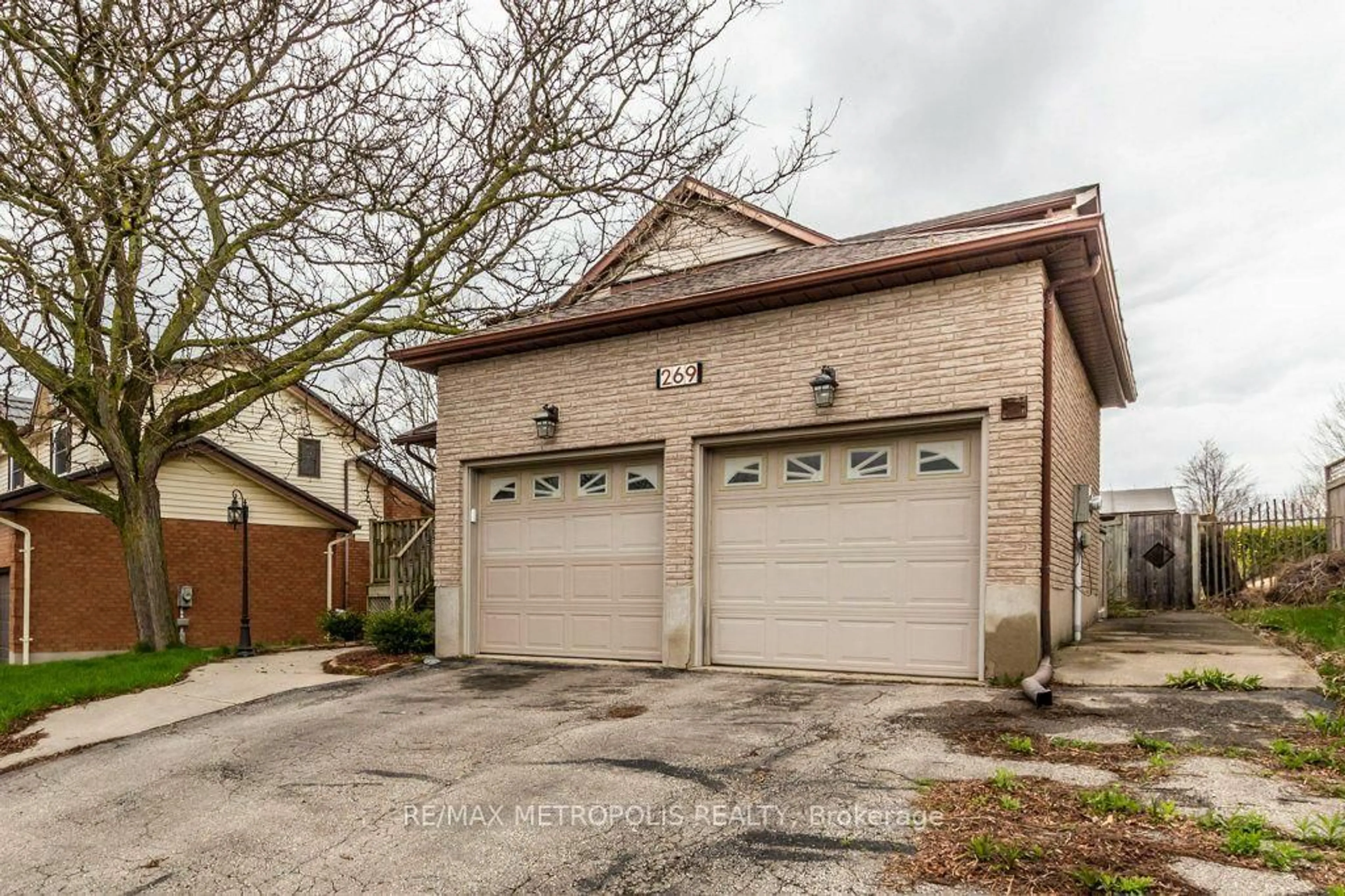 Indoor garage for 269 Burnett Ave, Cambridge Ontario N1T 1E8