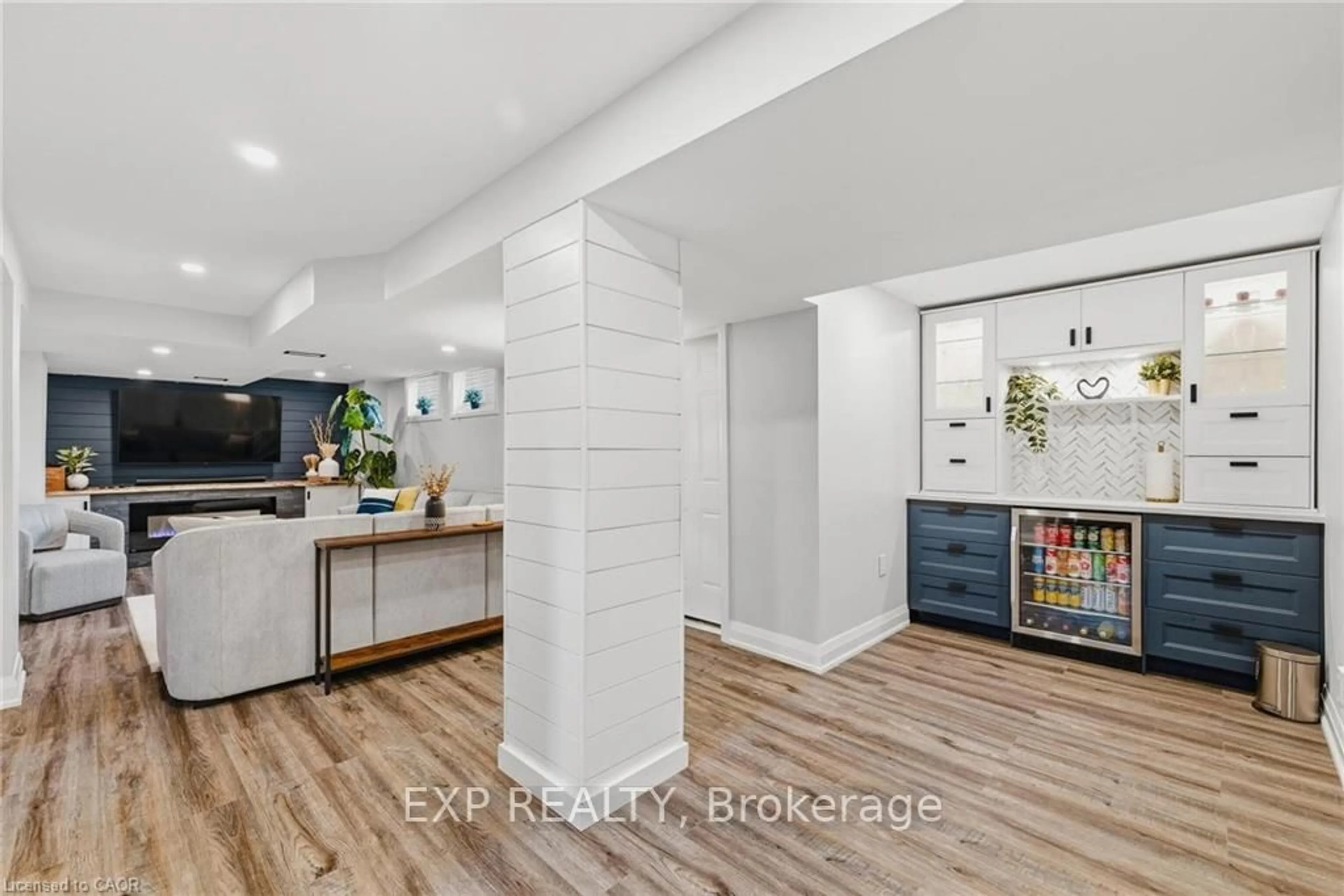 Indoor entryway for 120 Elgin Cres, Waterloo Ontario N2J 2S4