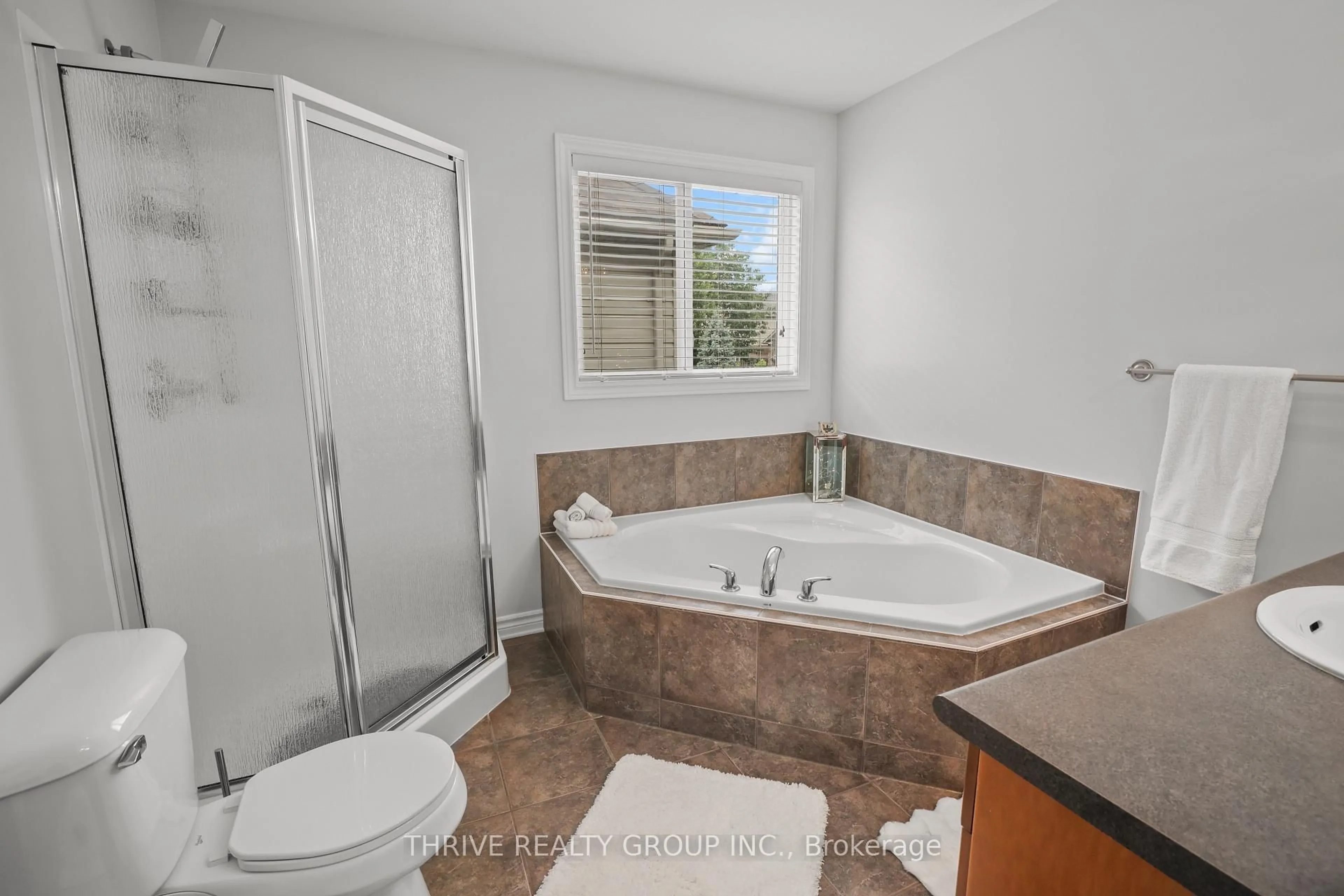 Standard bathroom, ceramic/tile floor for 1351 Pleasantview Dr, London North Ontario N5X 4P5