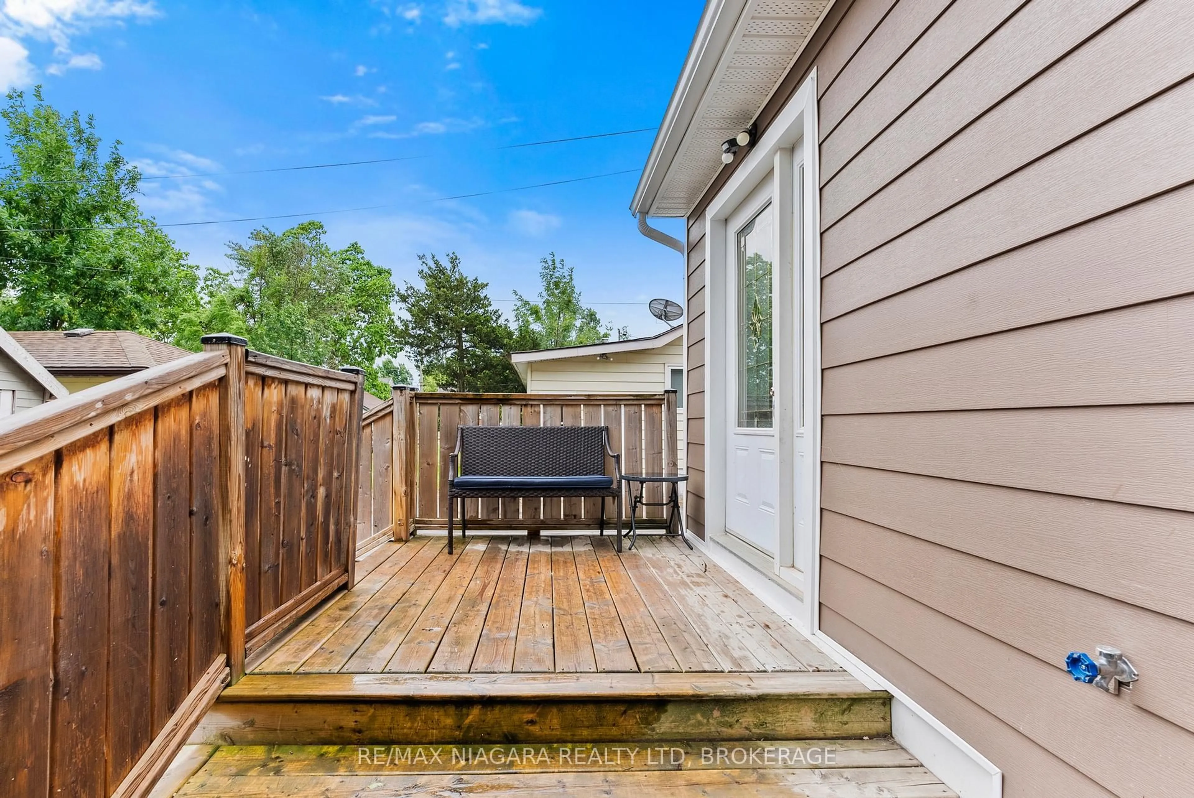 Patio, street for 3 Osborne St, Fort Erie Ontario L2A 3X8