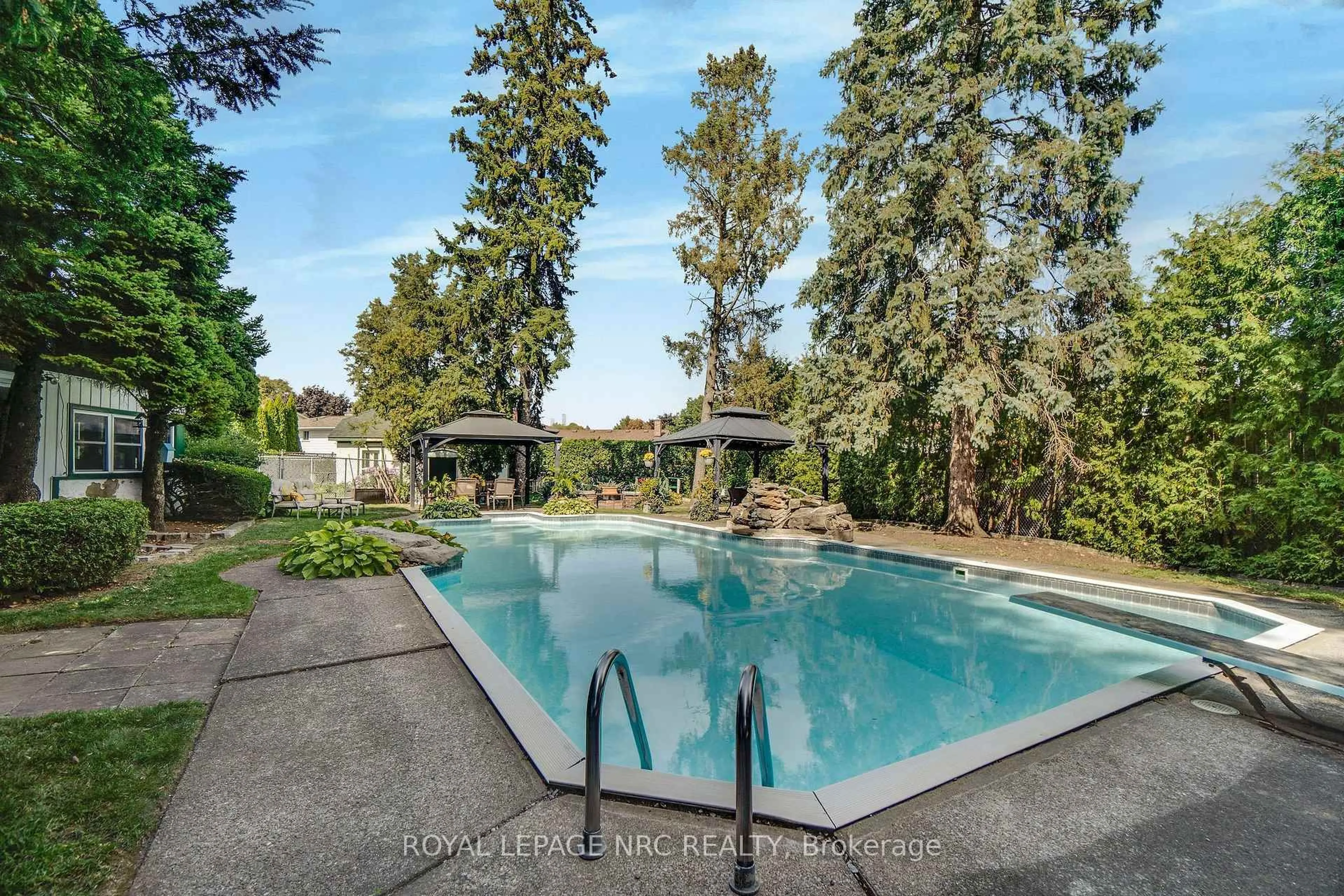 Pool for 6511 Riall St, Niagara Falls Ontario L2J 1Z4
