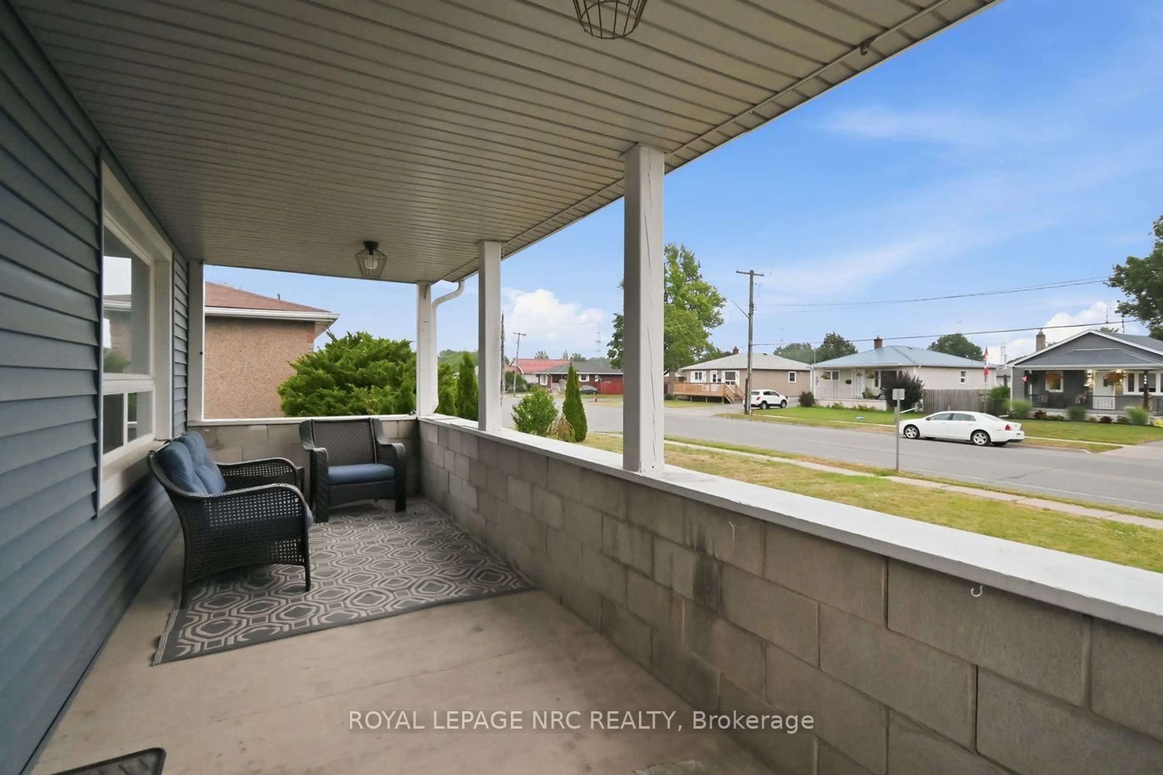 Patio, unknown for 595 Lincoln St, Welland Ontario L3B 4R1