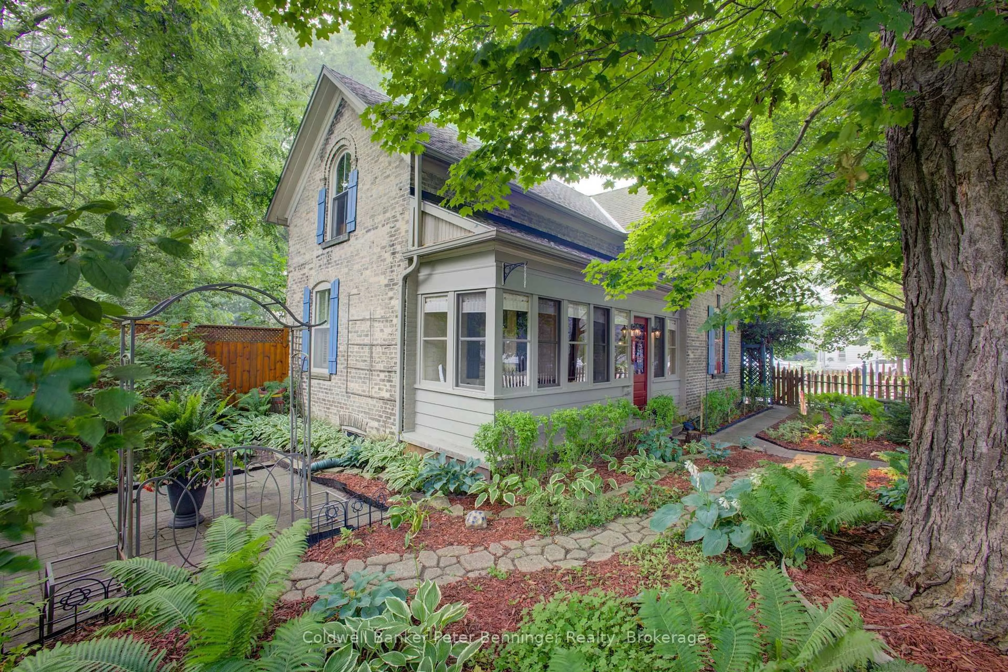 Home with brick exterior material, street for 817 OLDE VICTORIA St, Kincardine Ontario N2Z 2B4