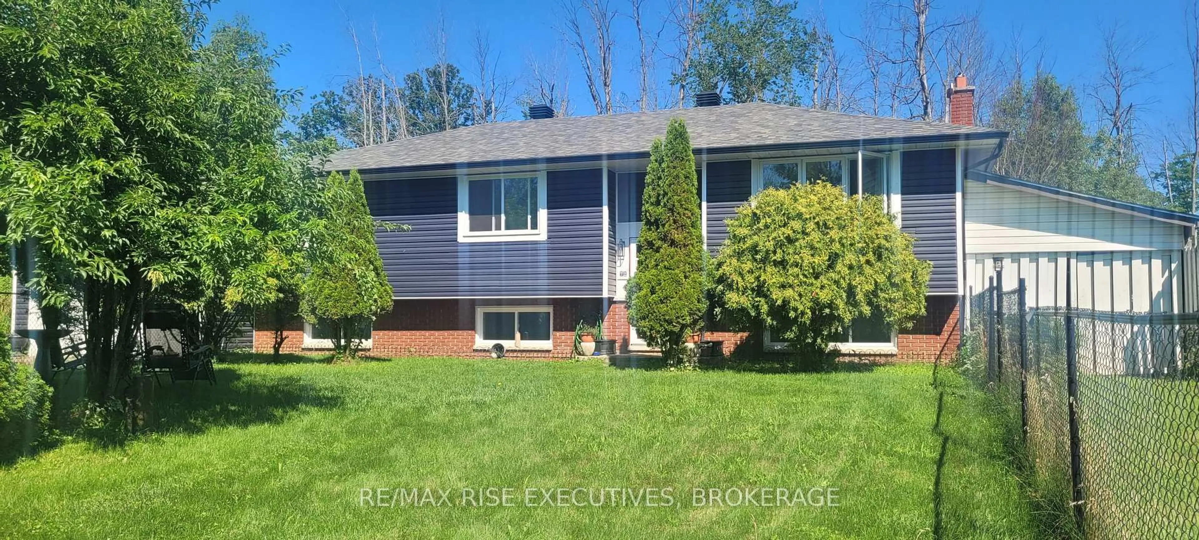 Home with vinyl exterior material, street for 72 Eric Hutcheson Rd, Smiths Falls Ontario K7A 4S5