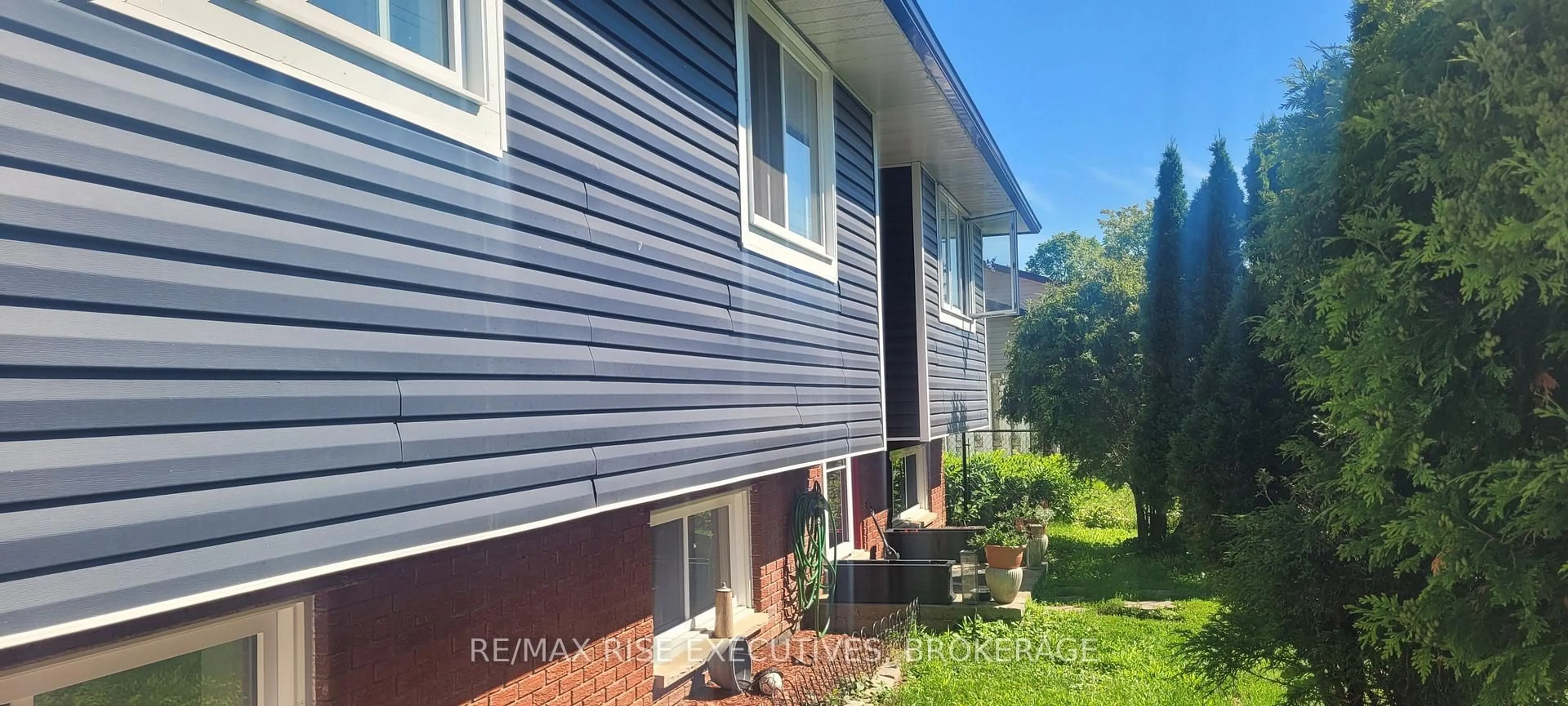 Home with vinyl exterior material, street for 72 Eric Hutcheson Rd, Smiths Falls Ontario K7A 4S5