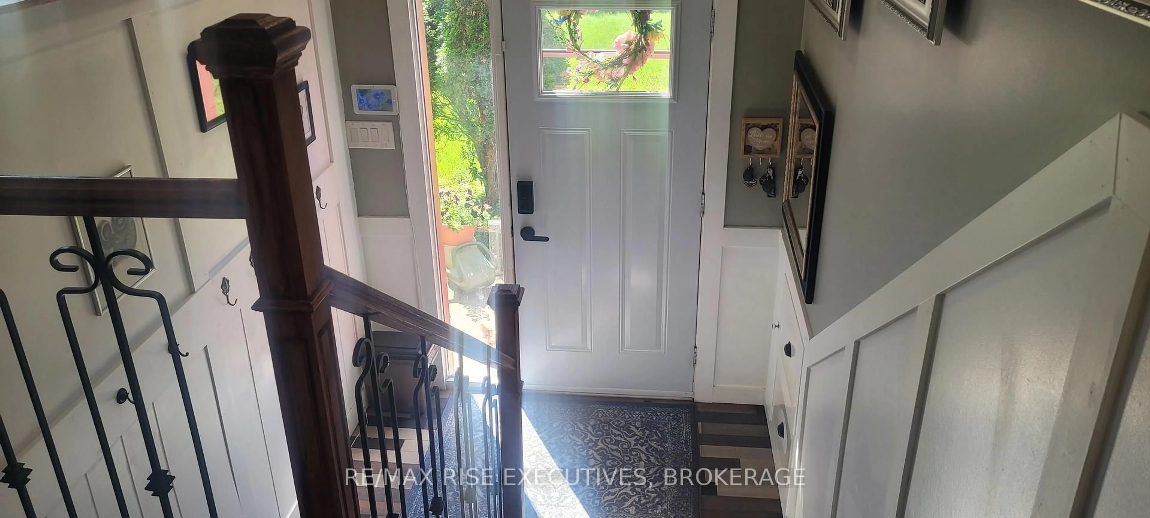 Indoor entryway for 72 Eric Hutcheson Rd, Smiths Falls Ontario K7A 4S5