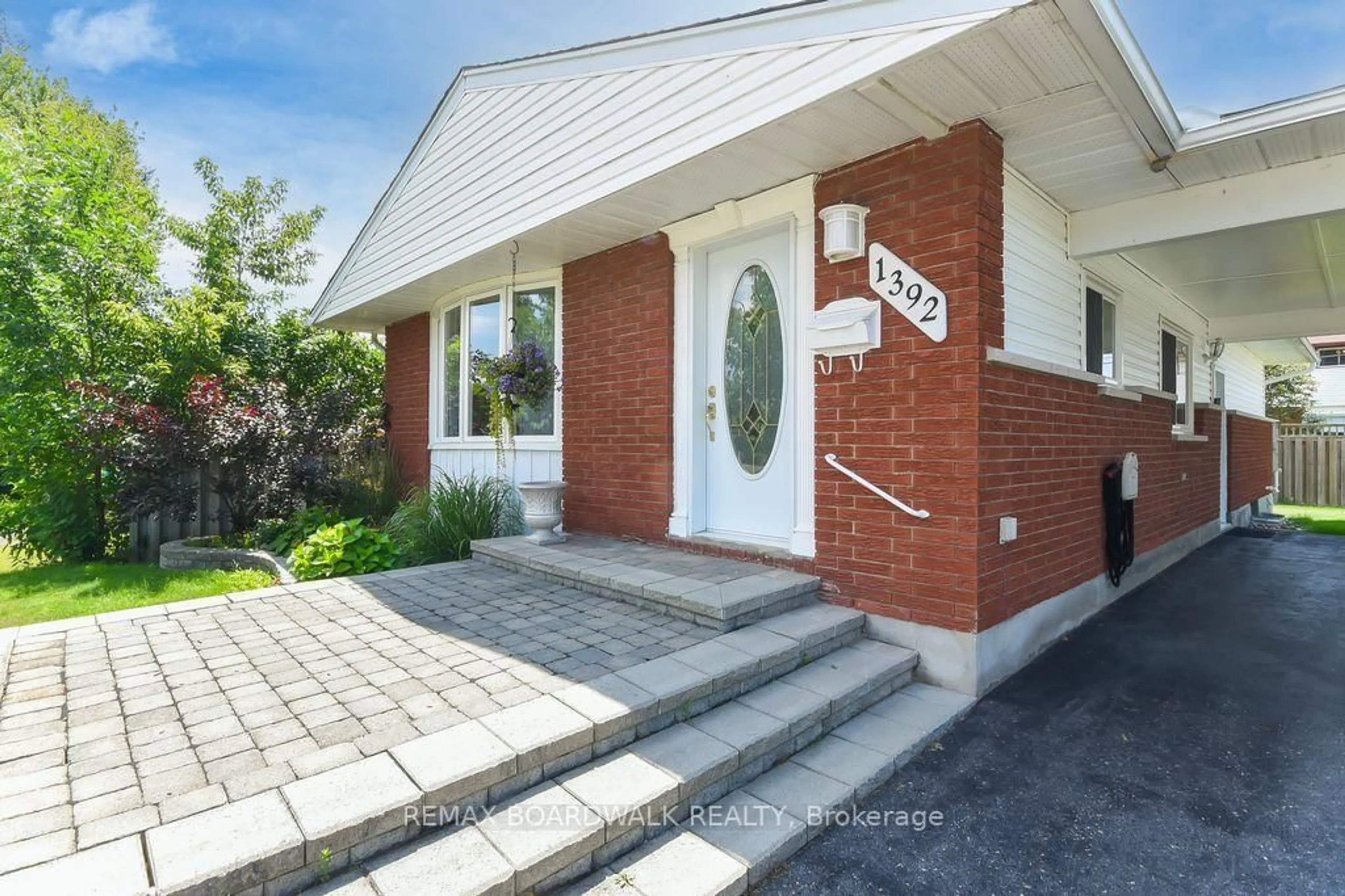 Unknown for 1392 Chartrand Ave, Orleans Ontario K1E 1H8
