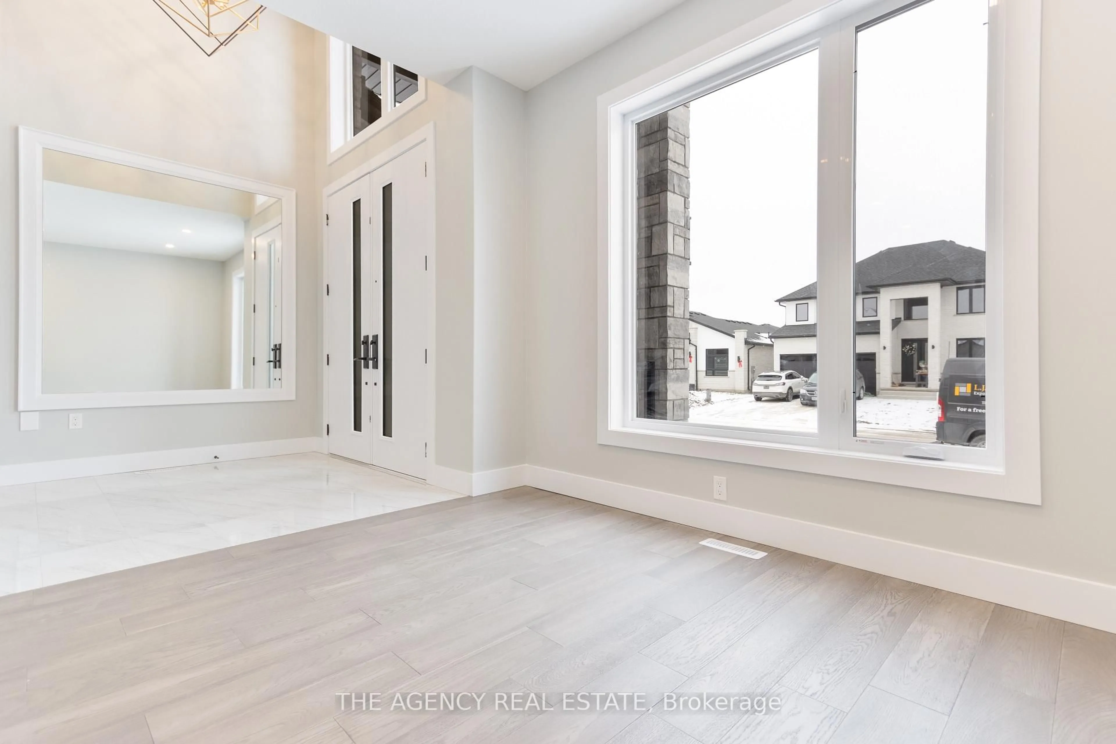 Indoor entryway for 6286 Jack England Dr, London South Ontario N6P 1H1