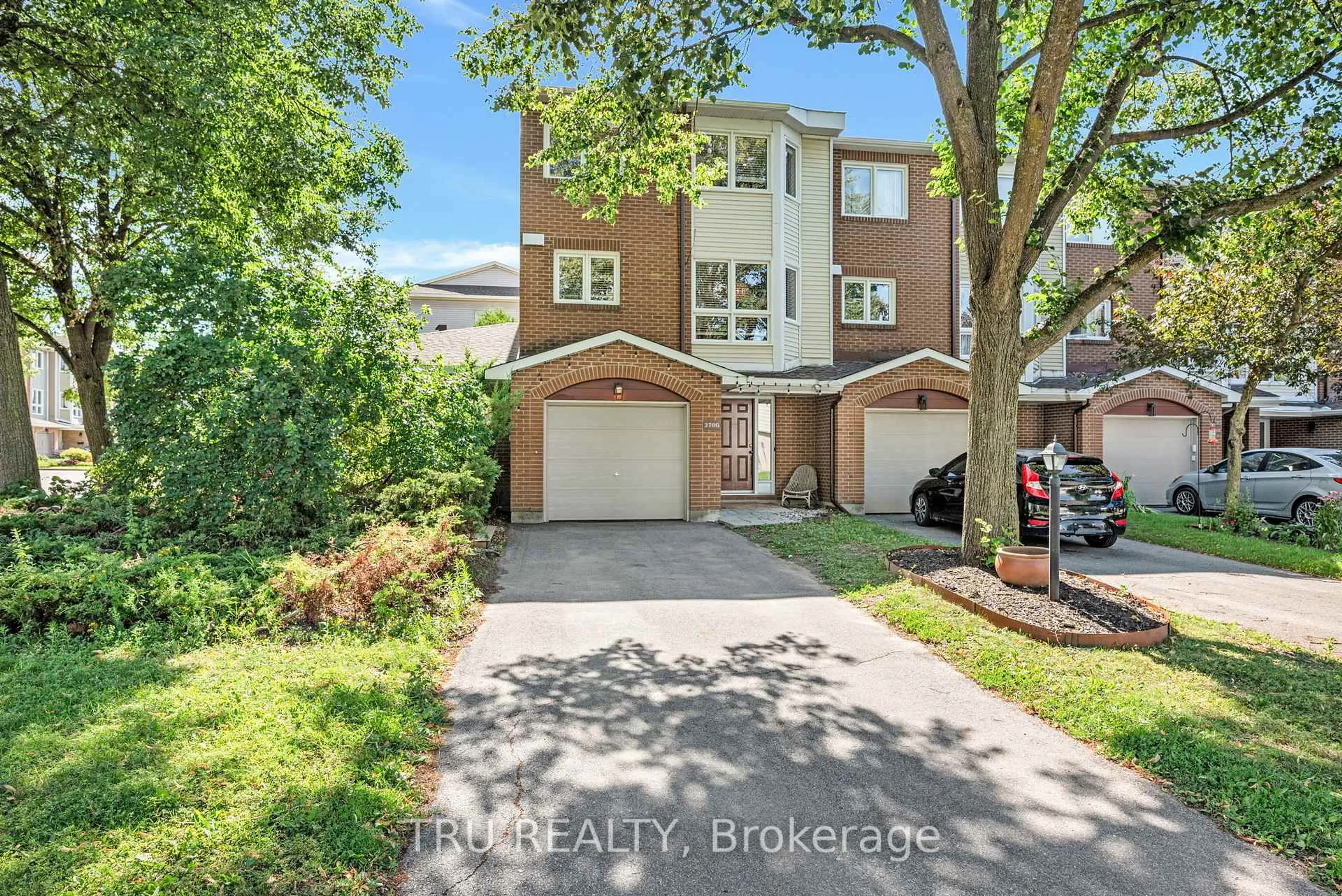 A pic from outside/outdoor area/front of a property/back of a property/a pic from drone, street for 270 Dalehurst Dr #G, Ottawa Ontario K2G 4M8