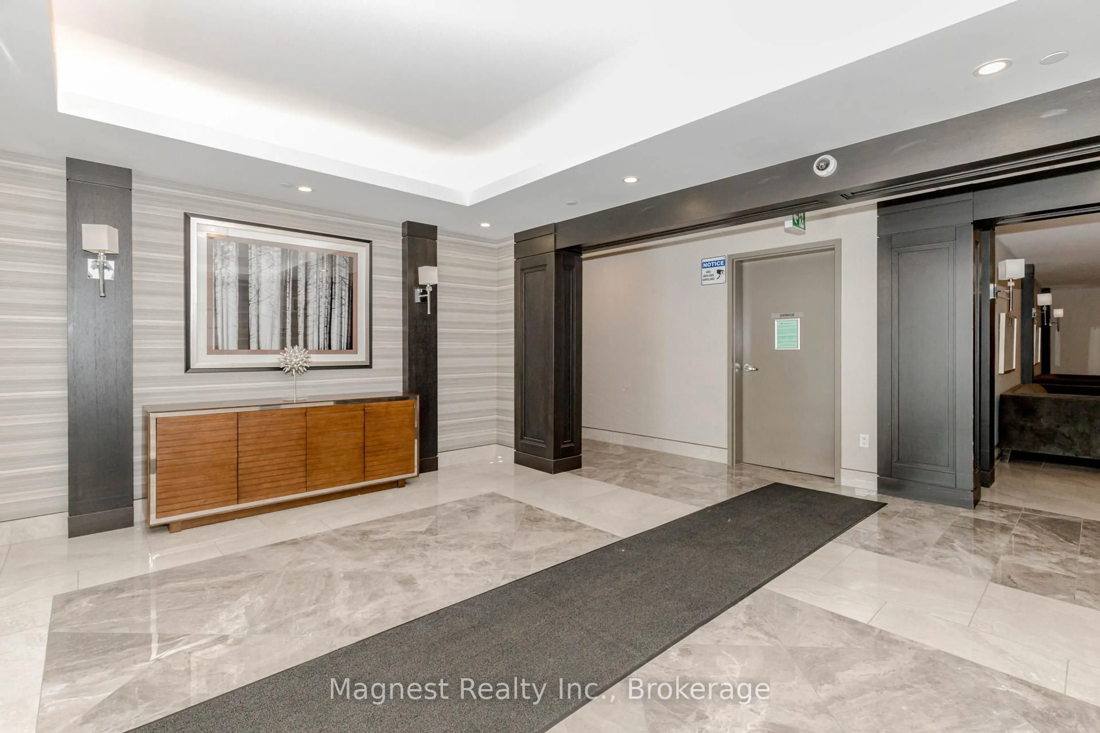 Indoor foyer for 101 Shoreview Pl #326, Hamilton Ontario L8E 0K2