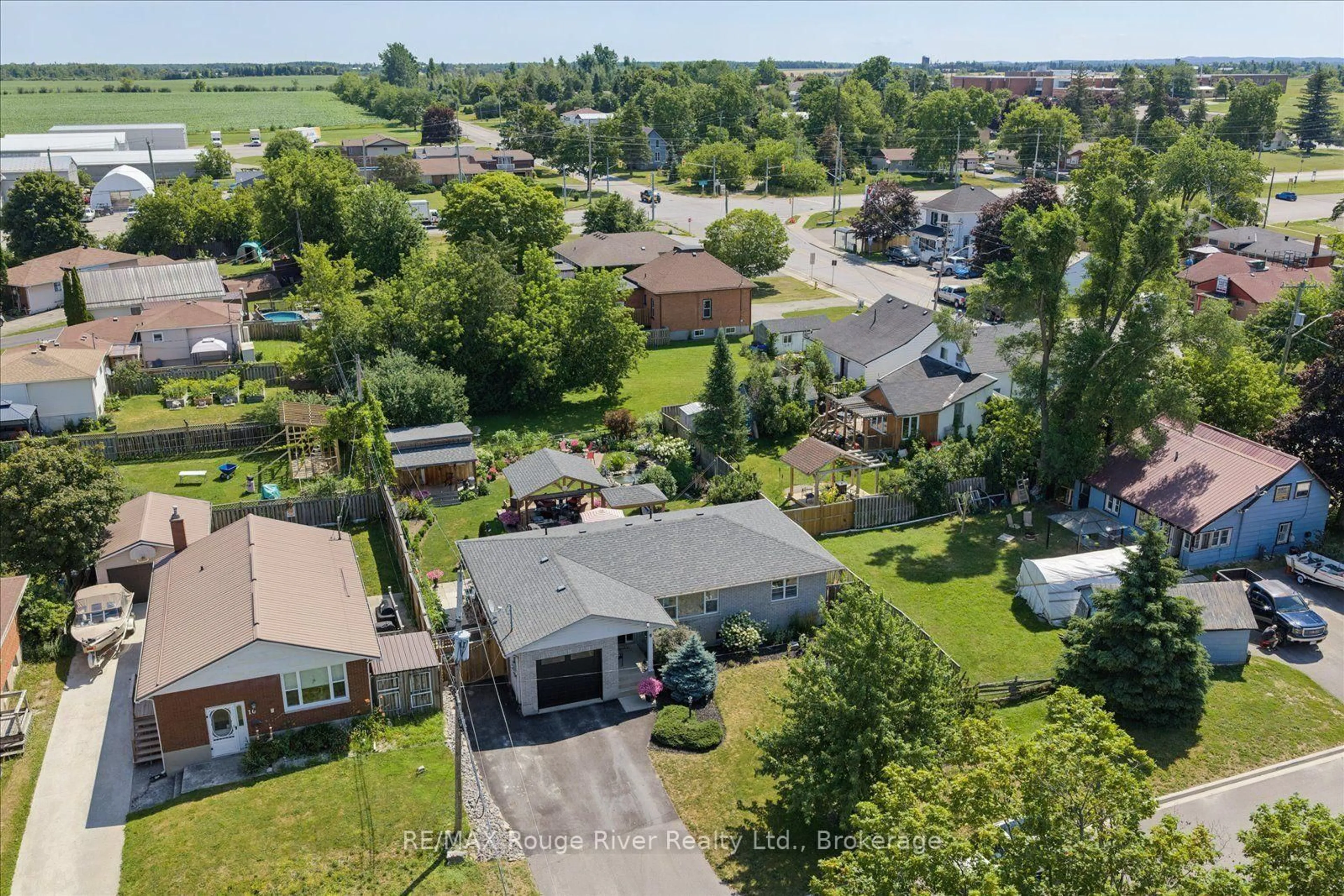 A pic from outside/outdoor area/front of a property/back of a property/a pic from drone, street for 8 St. James St, Kawartha Lakes Ontario K9V 1L8