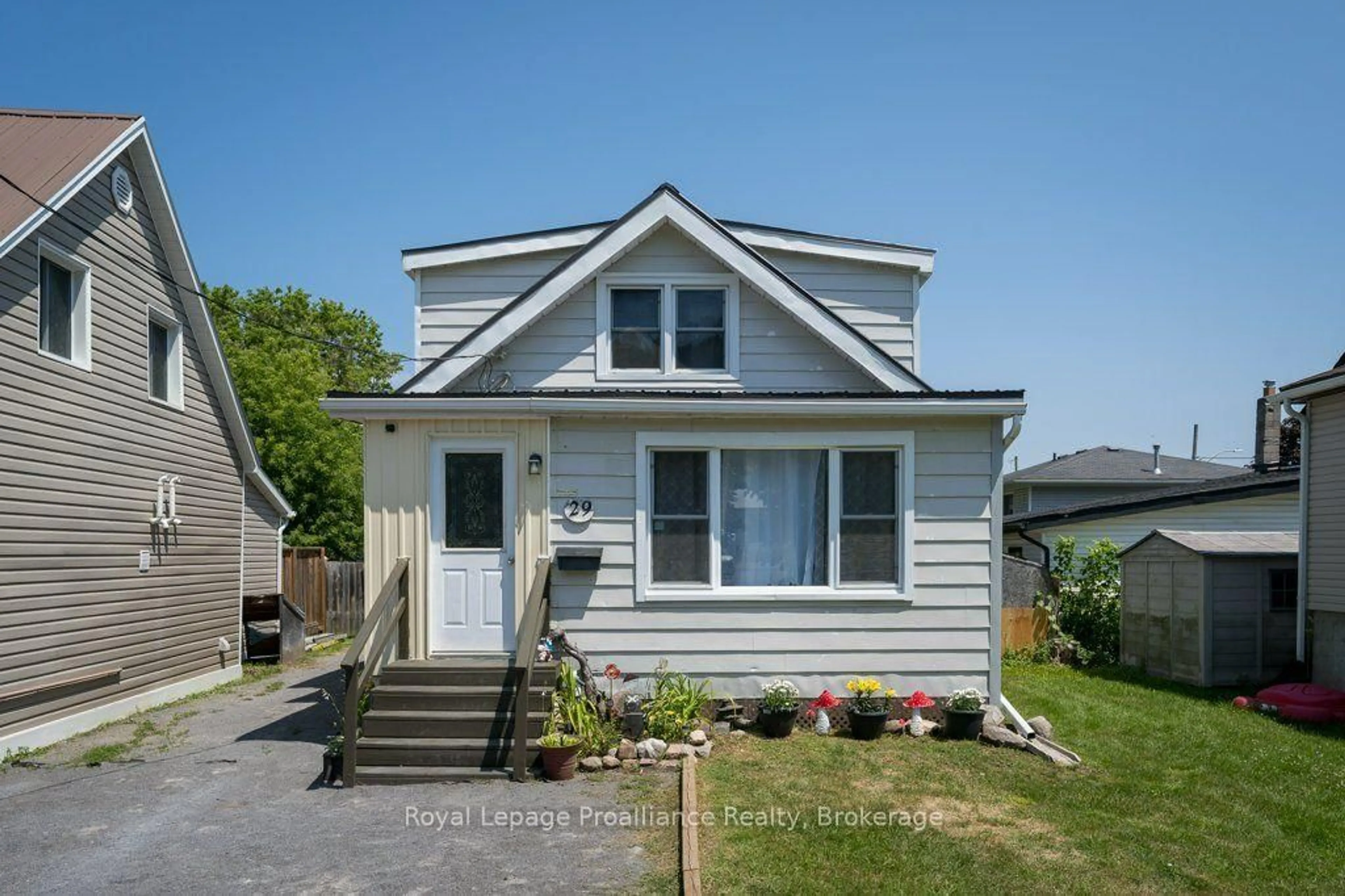 Home with vinyl exterior material, street for 29 Pelham St, Quinte West Ontario K8V 5A8