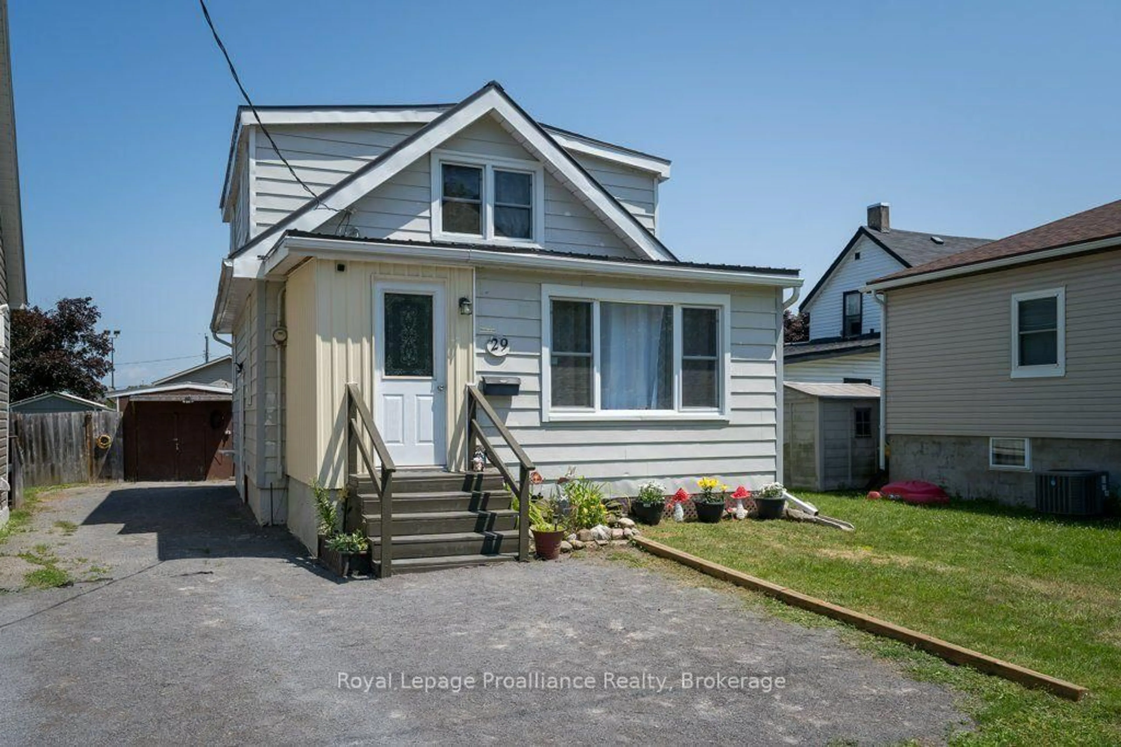 Home with vinyl exterior material, street for 29 Pelham St, Quinte West Ontario K8V 5A8