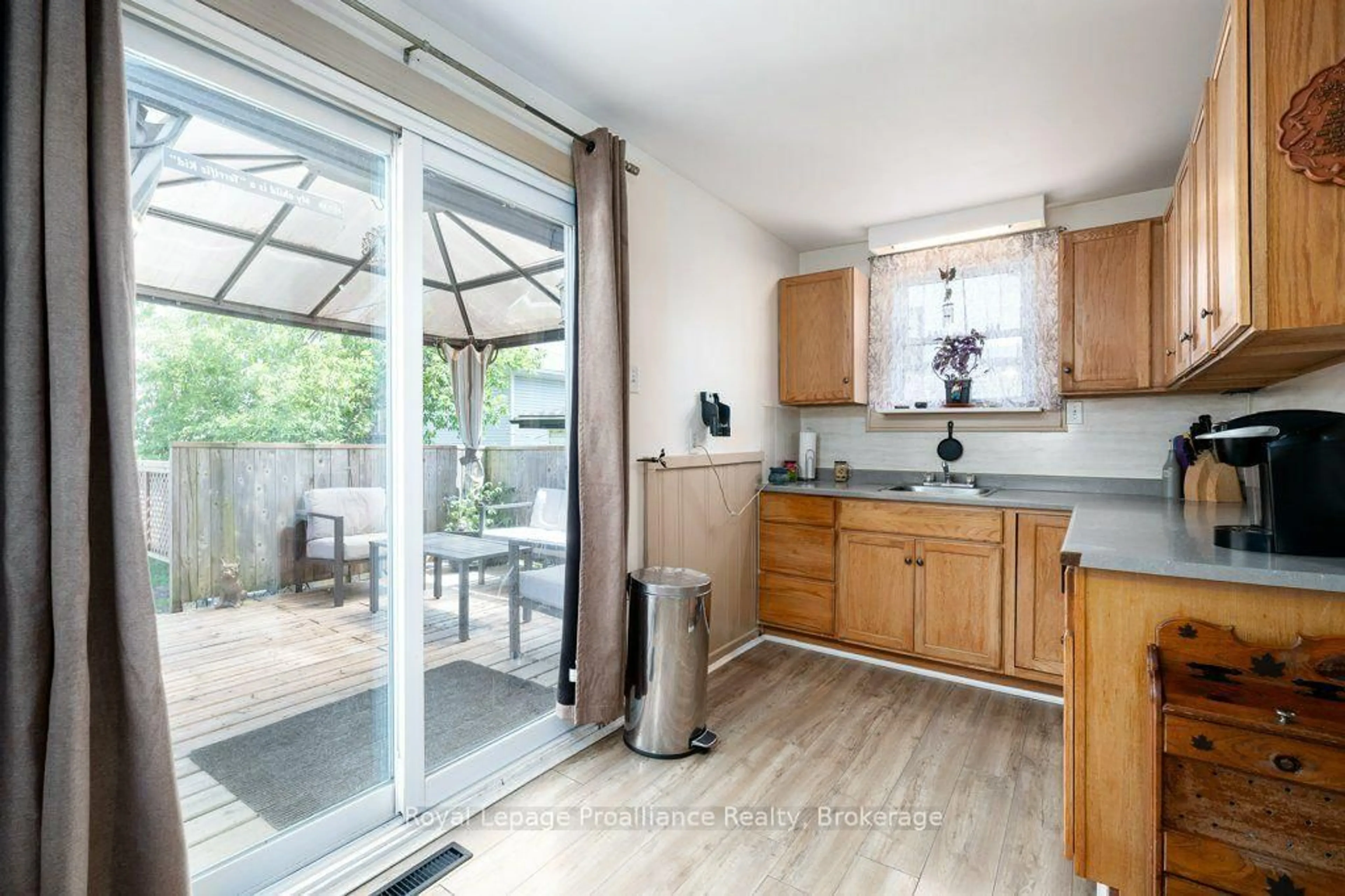 Open concept kitchen, unknown for 29 Pelham St, Quinte West Ontario K8V 5A8
