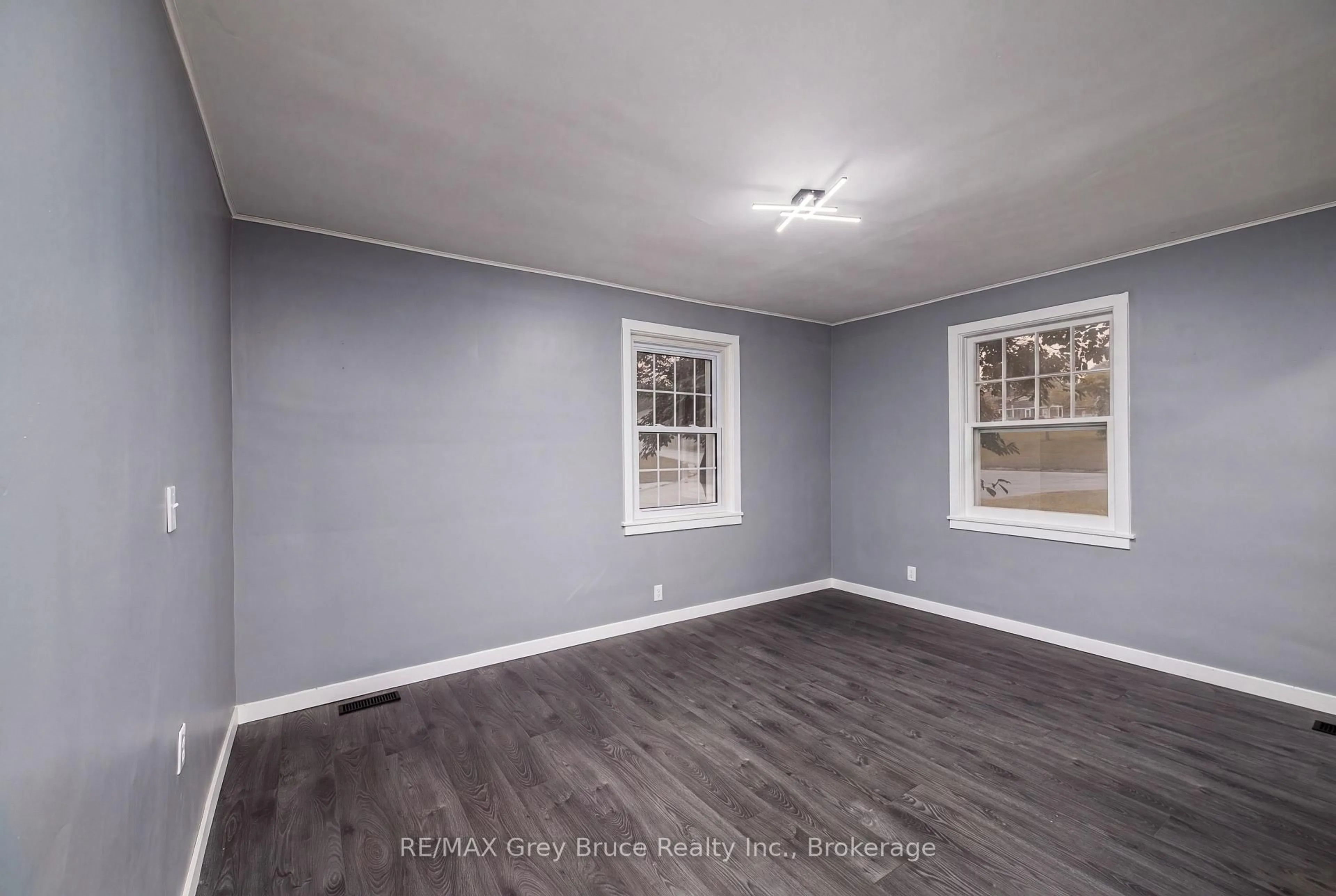 A pic of a room for 701 5th St, Owen Sound Ontario N4K 1E4