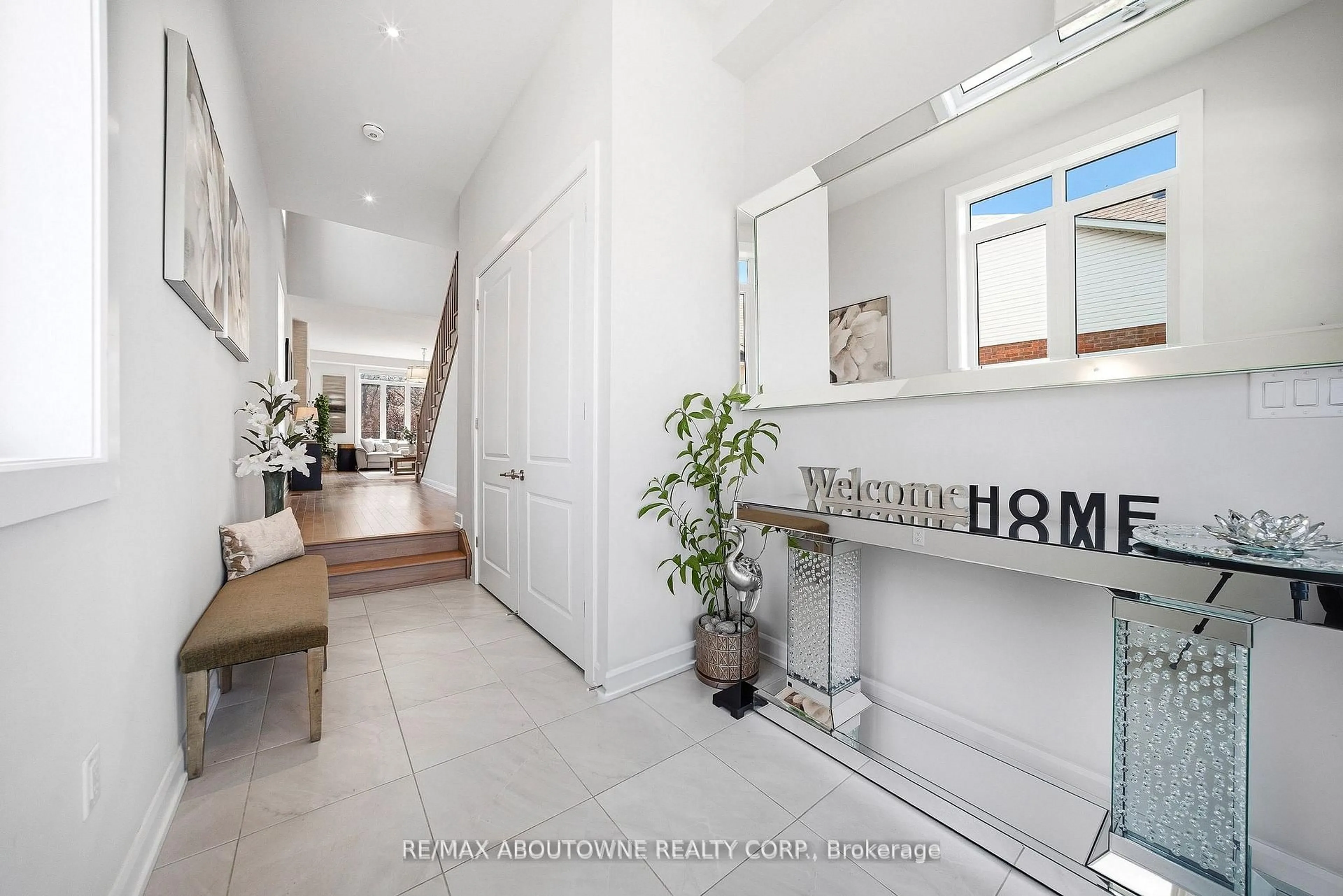 Indoor entryway for 37 Riesling St, Grimsby Ontario L3M 0L2