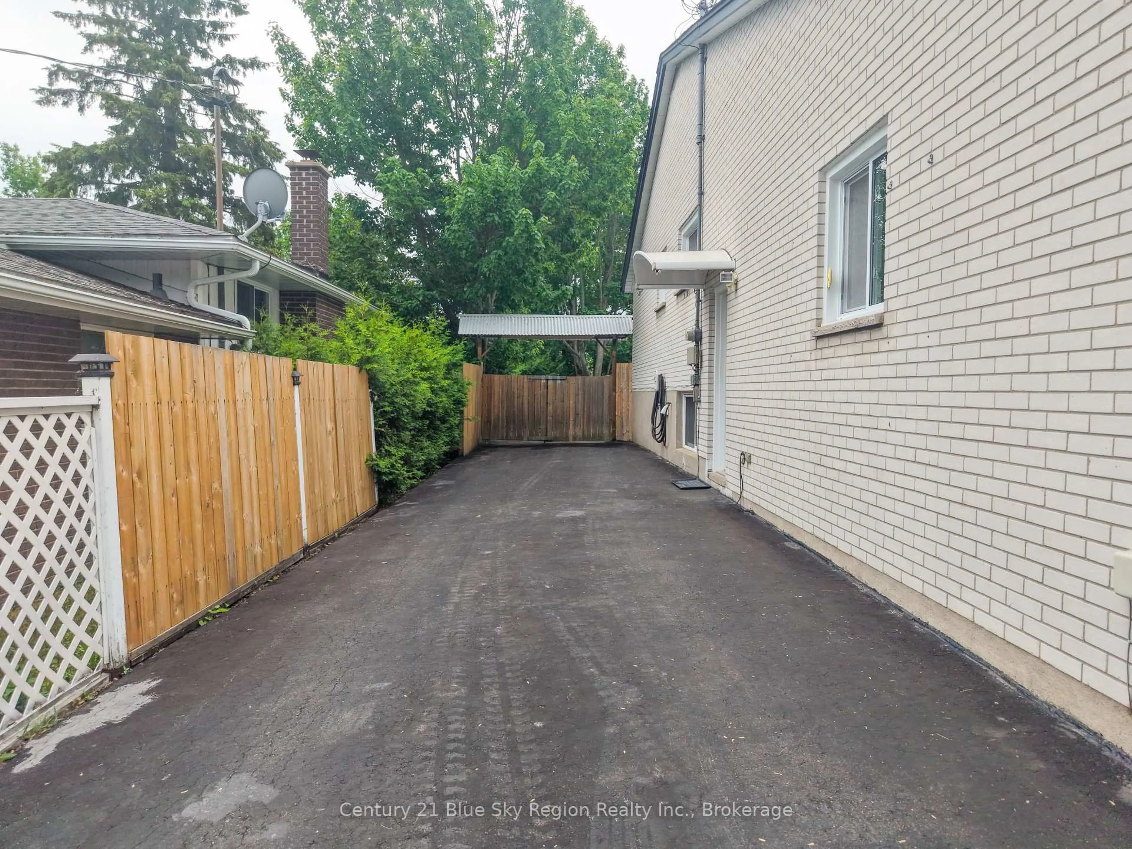 A pic from outside/outdoor area/front of a property/back of a property/a pic from drone, street for 245 Michener Dr, North Bay Ontario P1A 3J2