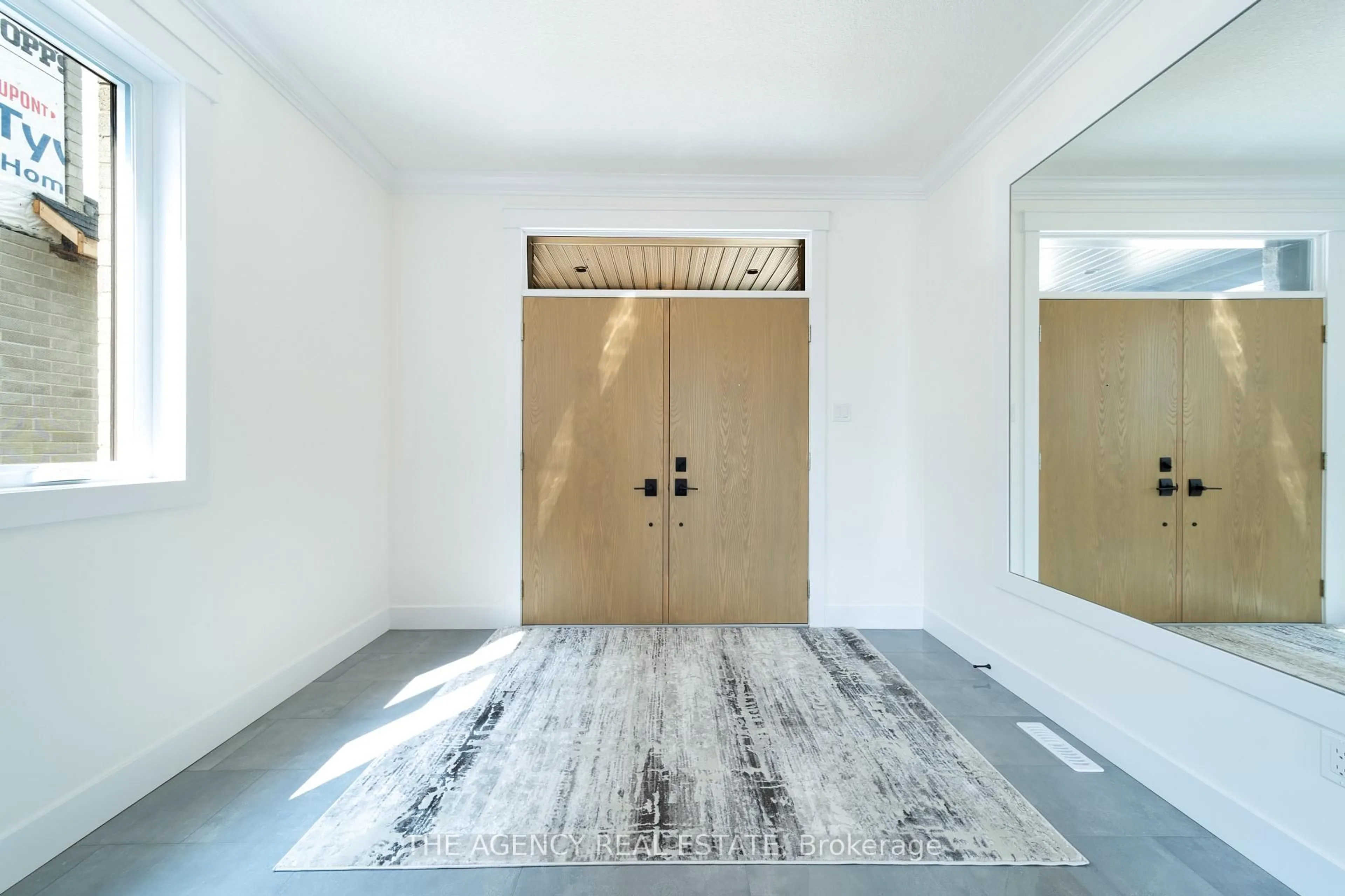 Indoor entryway for 3112 Regiment Rd, London South Ontario N6P 0H2