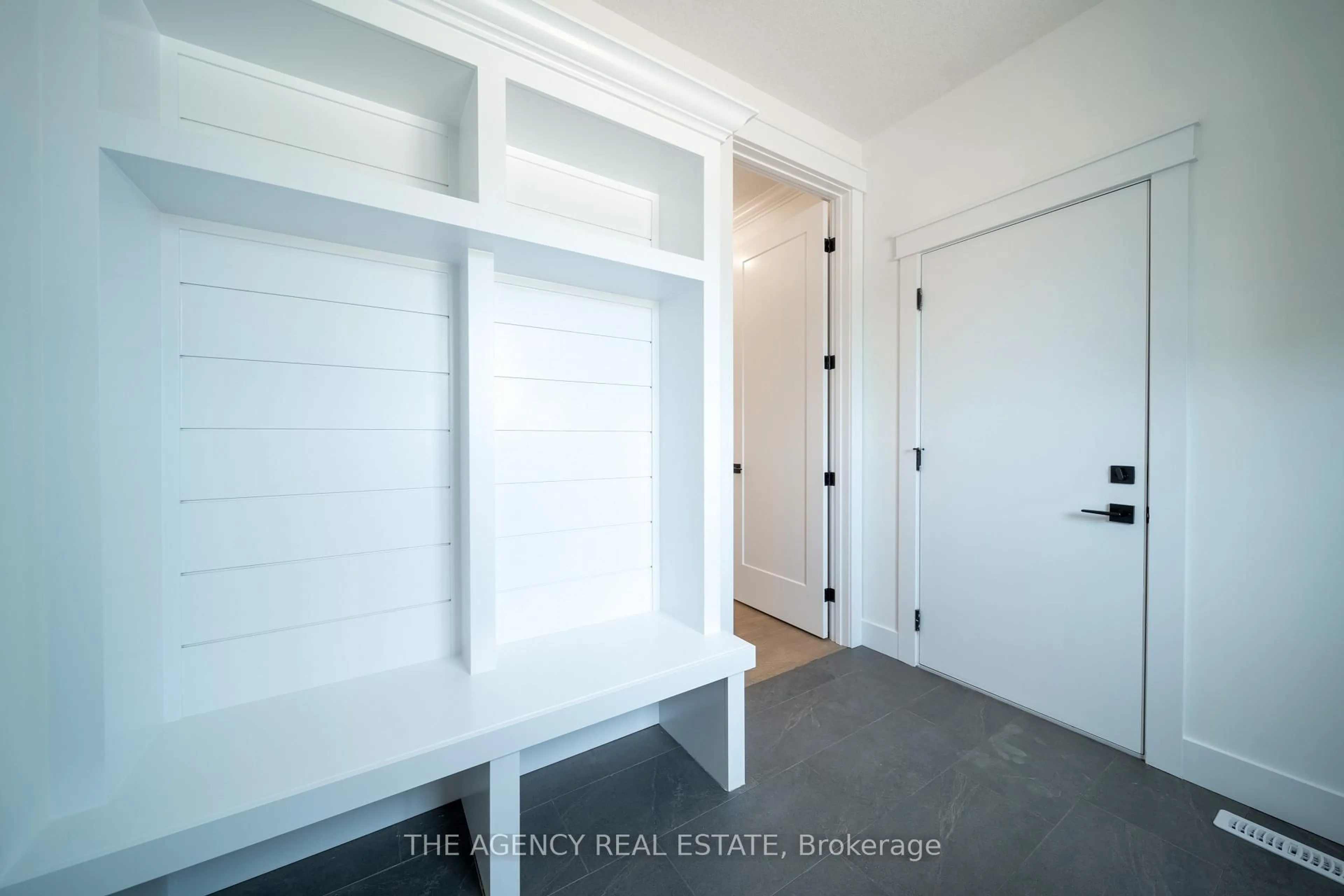 Indoor entryway for 3112 Regiment Rd, London South Ontario N6P 0H2
