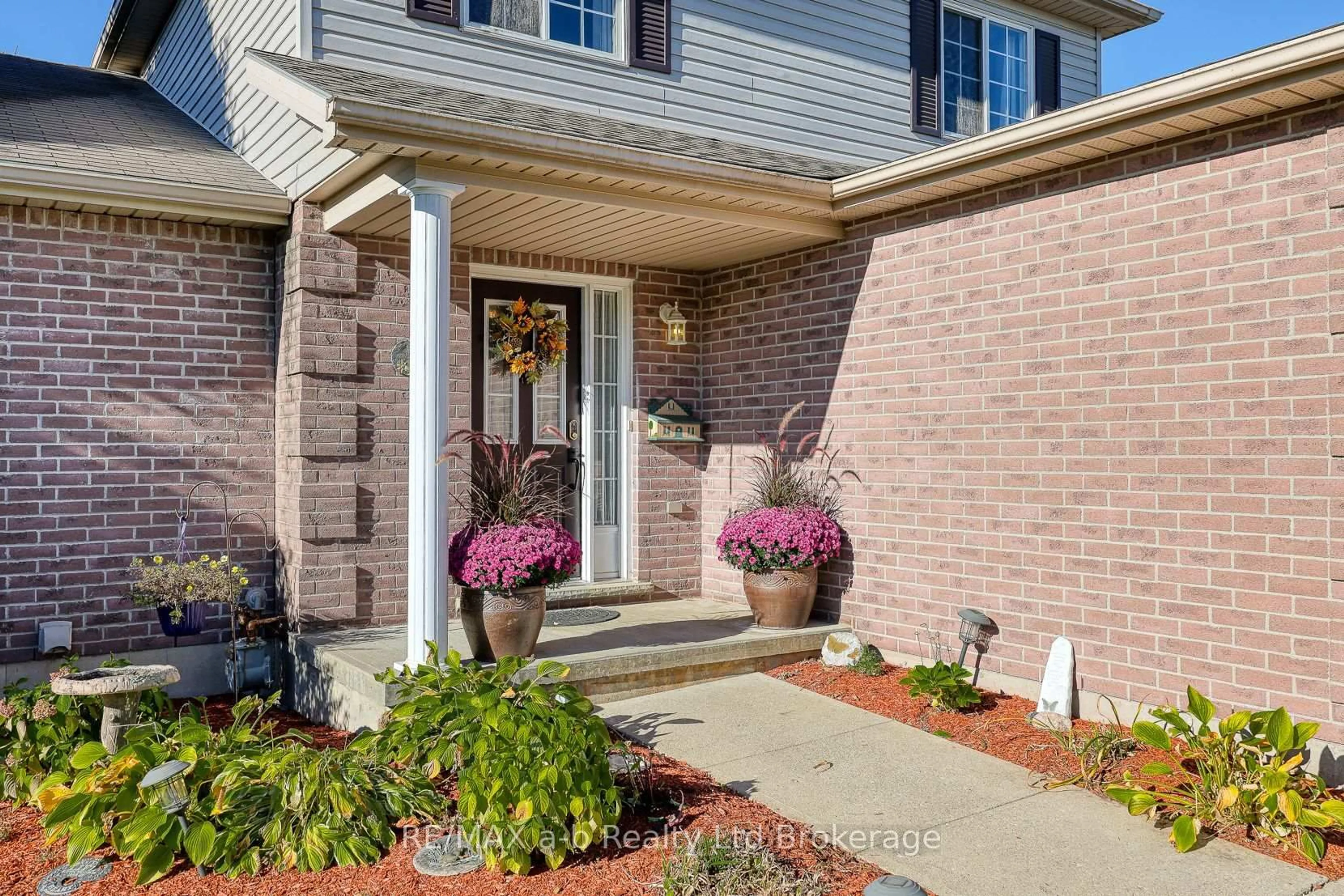Home with brick exterior material, street for 11 Cornish Cres, Ingersoll Ontario N5C 4C9