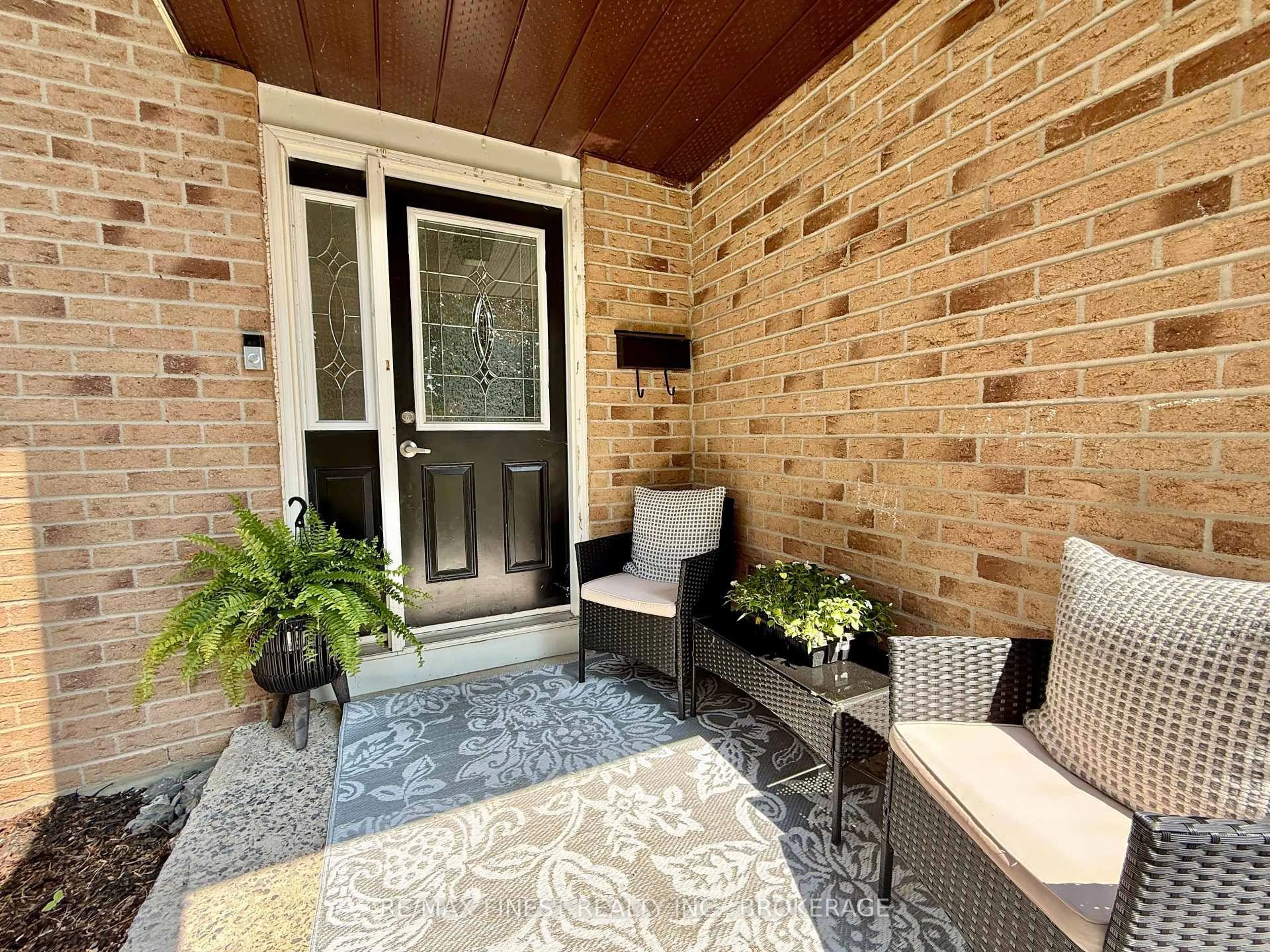 Indoor entryway for 66 Nicholson Cres, Loyalist Ontario K7N 1X1