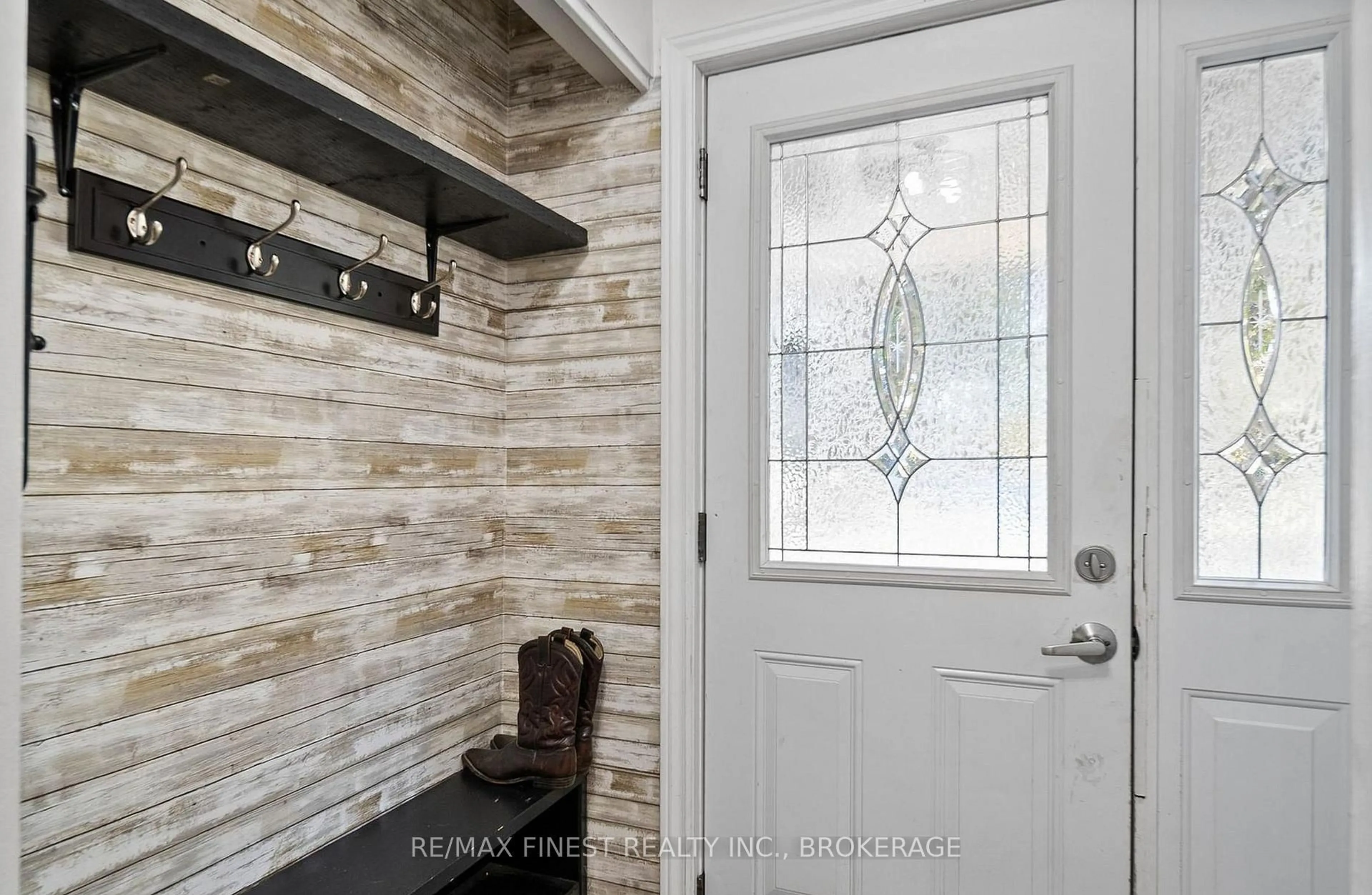 Indoor entryway for 66 Nicholson Cres, Loyalist Ontario K7N 1X1