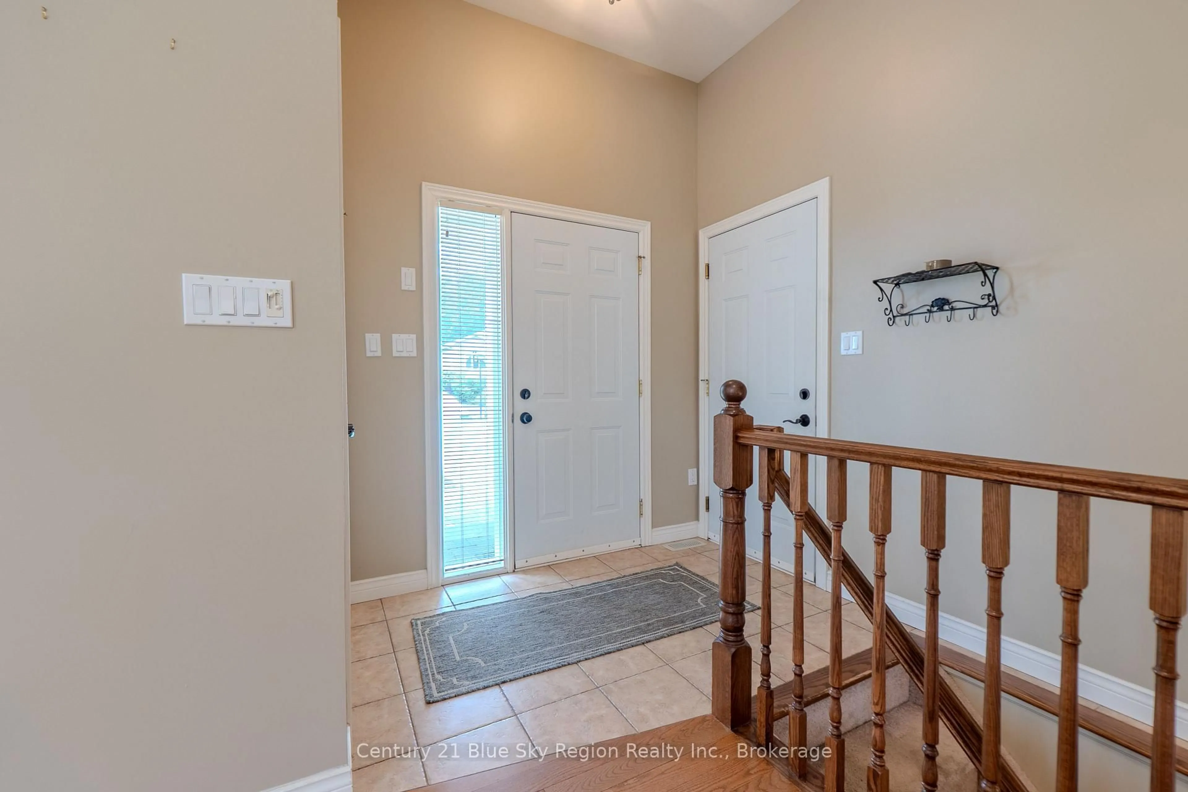 Indoor entryway for 304 Osprey Cres, Callander Ontario P0H 1H0