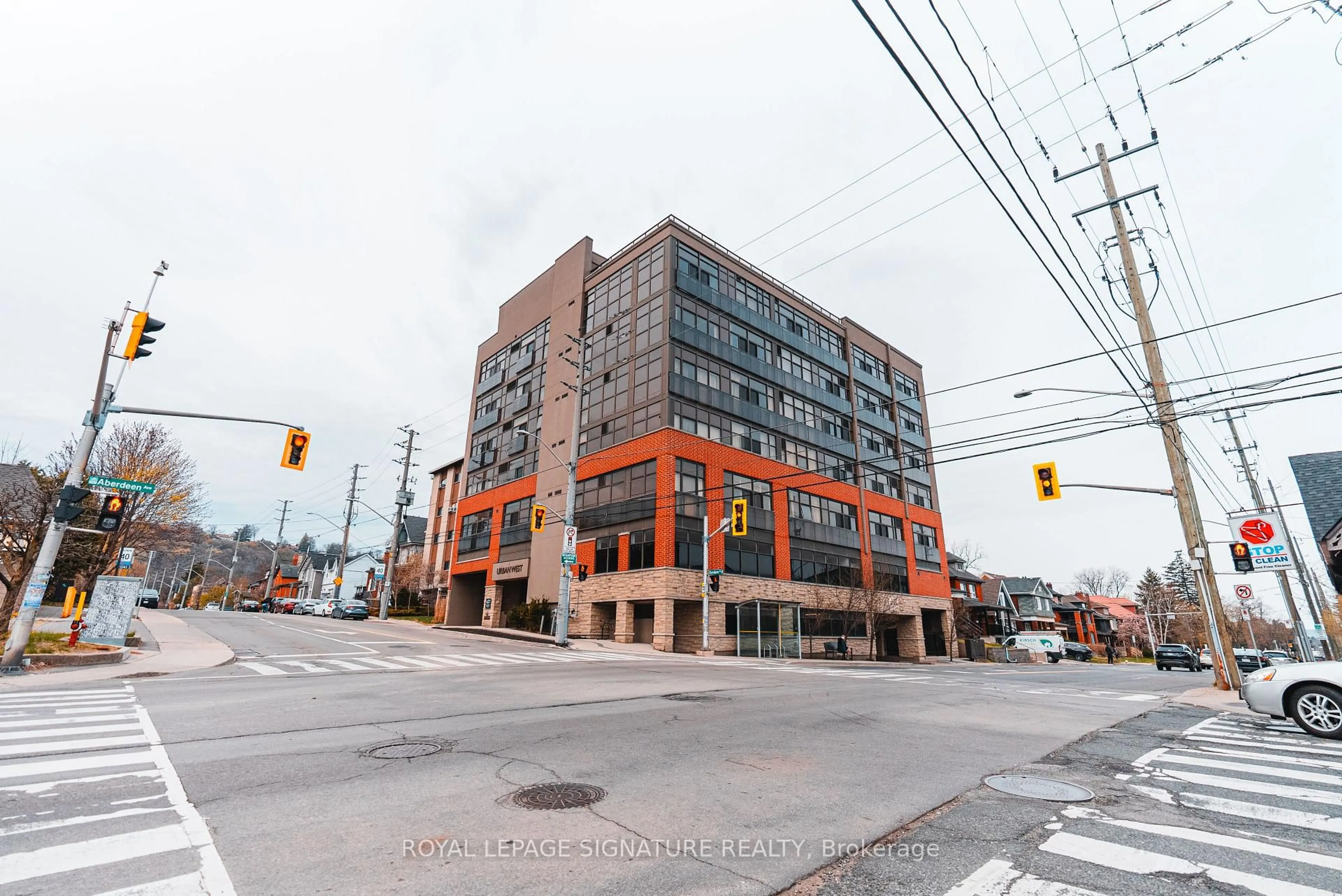 Blurry image for 427 Aberdeen Ave #102, Hamilton Ontario L8P 2S4
