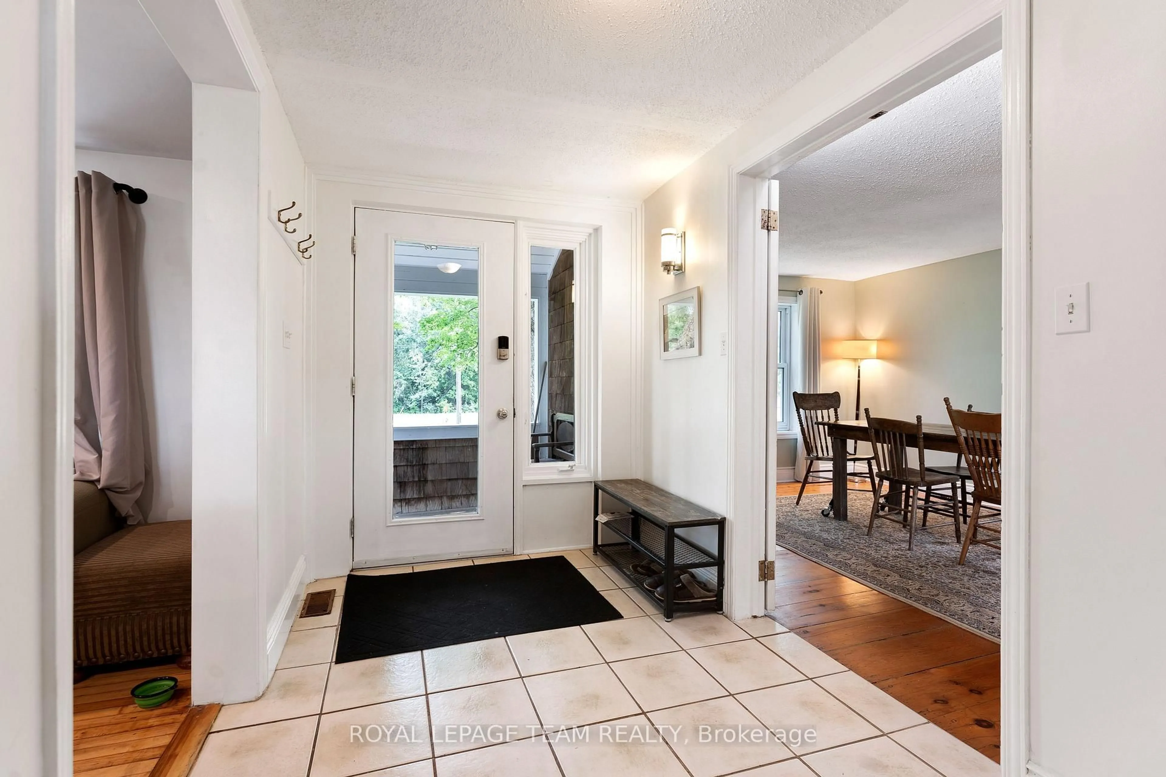 Indoor entryway for 715 River Rd, North Grenville Ontario K0G 1J0