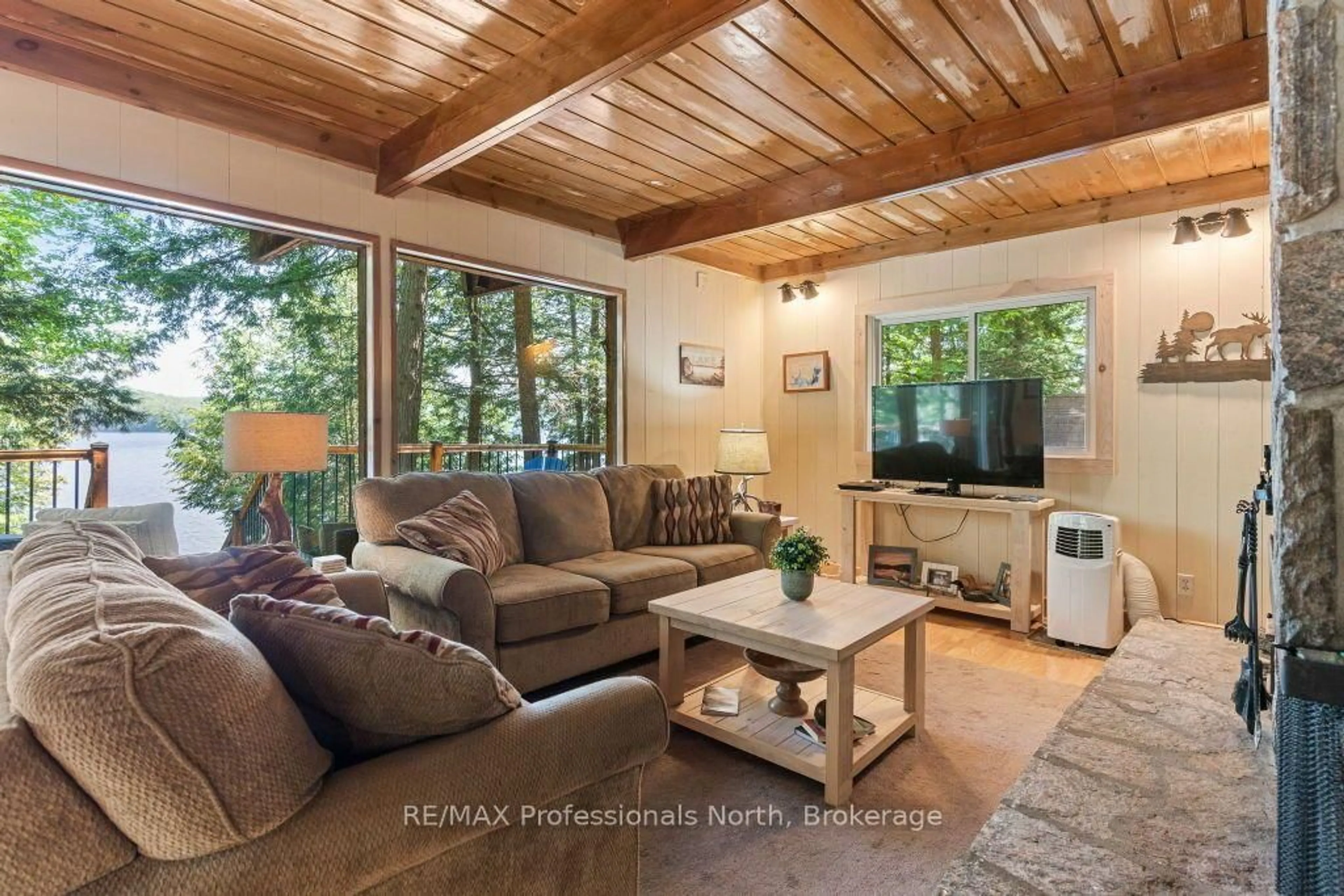 Living room with furniture, wood/laminate floor for 1540 Parsons Rd, Dysart et al Ontario K0M 1S0